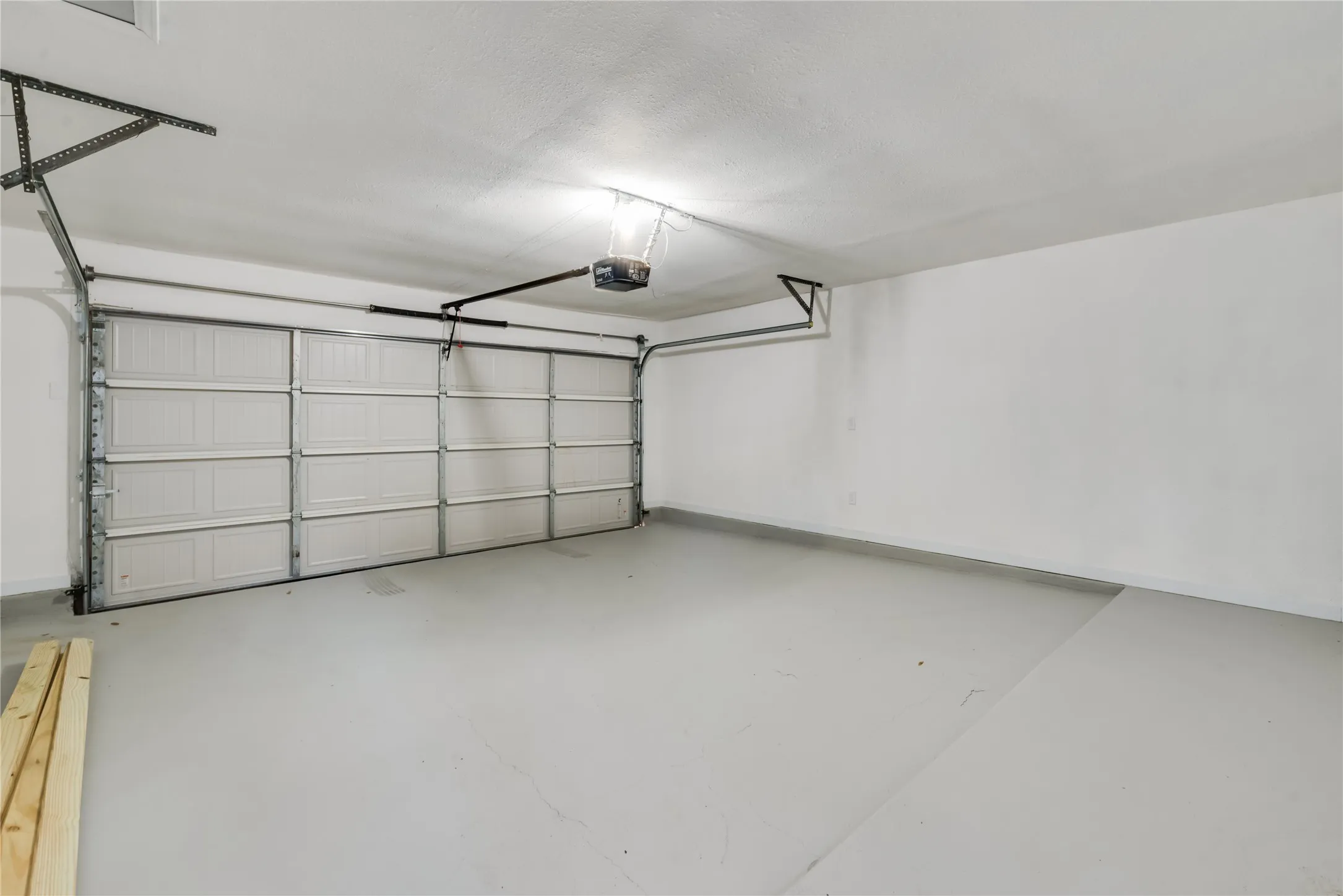 Single Family Residence For Sale in Dallas County , 730 W Canty Street, Dallas, Texas 75208, 2 Bedroom, 3 Bathroom, 2 Garage spaces, 1,557 Sqft, built in 1982, mls#21395548, Real Estate Agent in Dallas, Homes For Sale in Dallas county, Homes For Sale in Dallas, Realtor in Dallas Texas, Real Estate Brokerage Independent Realty Texas, Luminita Cordes Realtor