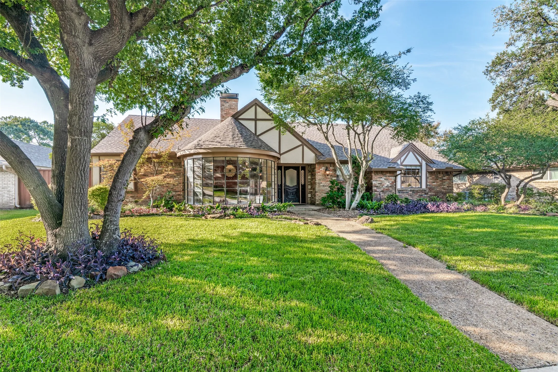 Single Family Residence For Sale in Collin County , 2504 Evans Drive, Plano, Texas 75075, 5 Bedroom, 3 Bathroom, 2 Garage spaces, 2,983 Sqft, built in 1976, mls#21395056, Real Estate Agent in Plano, Homes For Sale in Collin county, Homes For Sale in Plano, Realtor in Plano Texas, Real Estate Brokerage Independent Realty Texas, Luminita Cordes Realtor