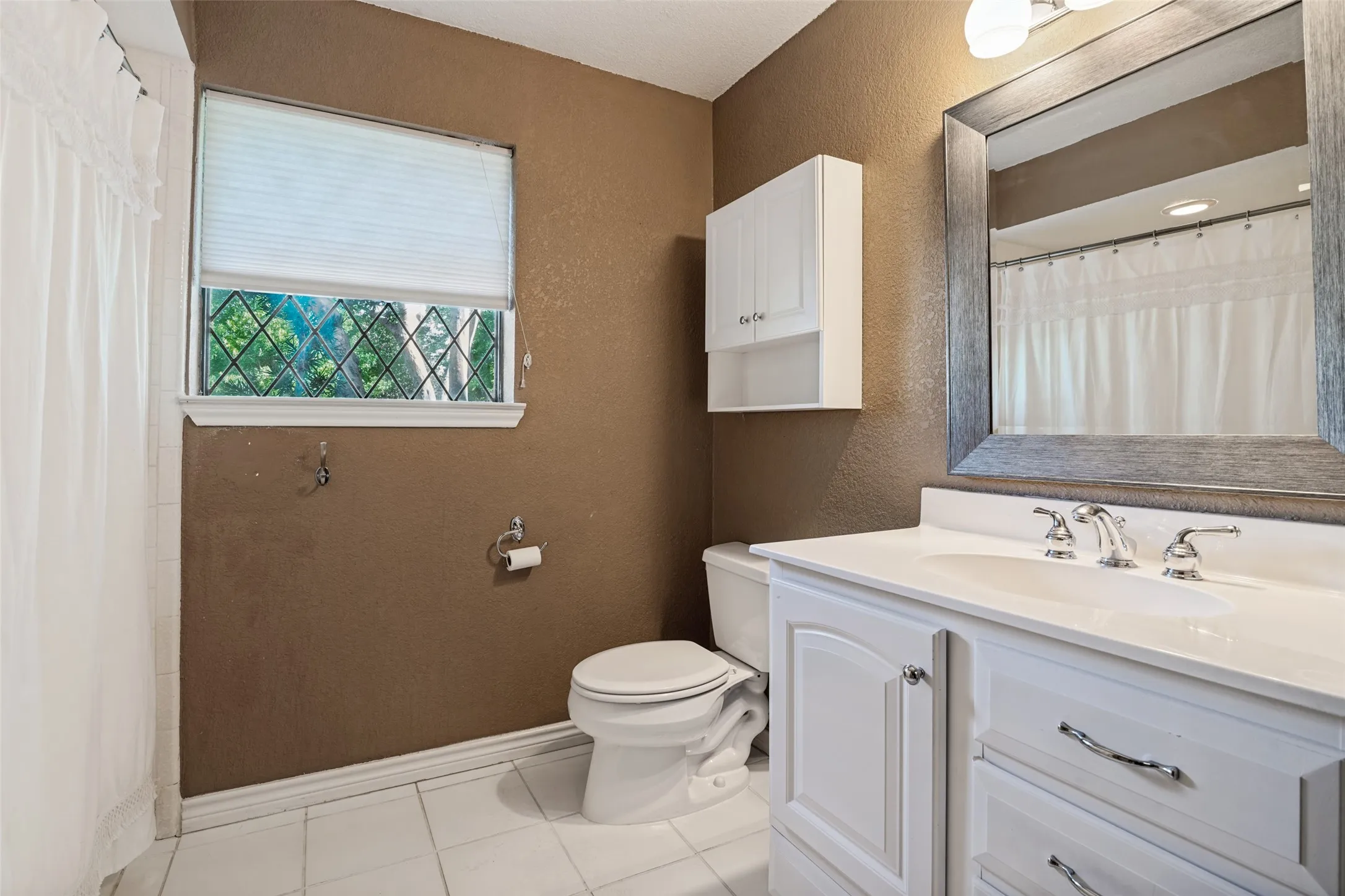 Single Family Residence For Sale in Collin County , 2504 Evans Drive, Plano, Texas 75075, 5 Bedroom, 3 Bathroom, 2 Garage spaces, 2,983 Sqft, built in 1976, mls#21395056, Real Estate Agent in Plano, Homes For Sale in Collin county, Homes For Sale in Plano, Realtor in Plano Texas, Real Estate Brokerage Independent Realty Texas, Luminita Cordes Realtor