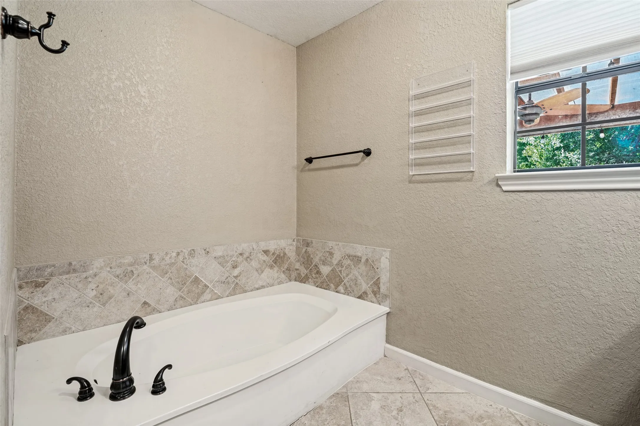 Single Family Residence For Sale in Collin County , 2504 Evans Drive, Plano, Texas 75075, 5 Bedroom, 3 Bathroom, 2 Garage spaces, 2,983 Sqft, built in 1976, mls#21395056, Real Estate Agent in Plano, Homes For Sale in Collin county, Homes For Sale in Plano, Realtor in Plano Texas, Real Estate Brokerage Independent Realty Texas, Luminita Cordes Realtor
