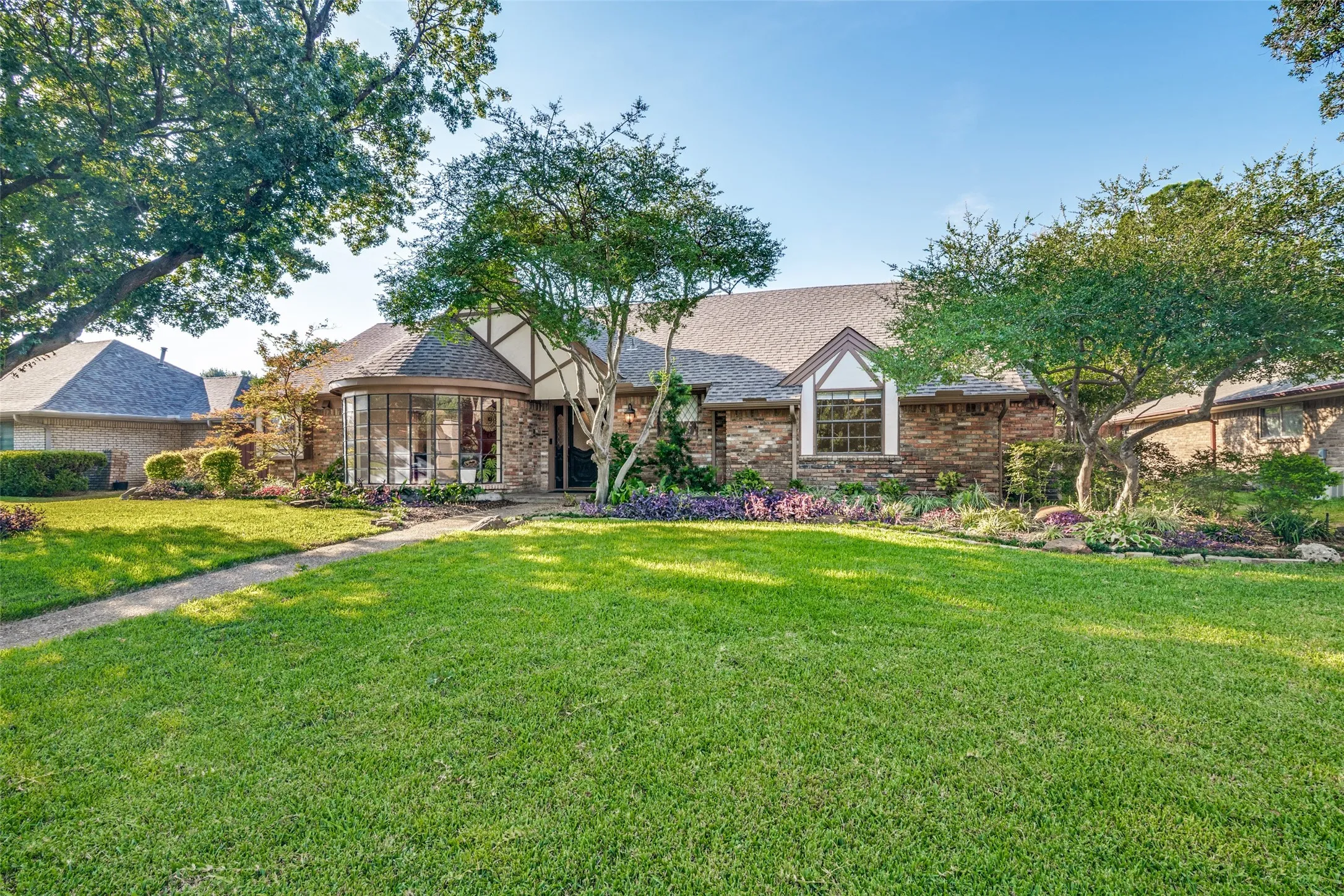 Single Family Residence For Sale in Collin County , 2504 Evans Drive, Plano, Texas 75075, 5 Bedroom, 3 Bathroom, 2 Garage spaces, 2,983 Sqft, built in 1976, mls#21395056, Real Estate Agent in Plano, Homes For Sale in Collin county, Homes For Sale in Plano, Realtor in Plano Texas, Real Estate Brokerage Independent Realty Texas, Luminita Cordes Realtor