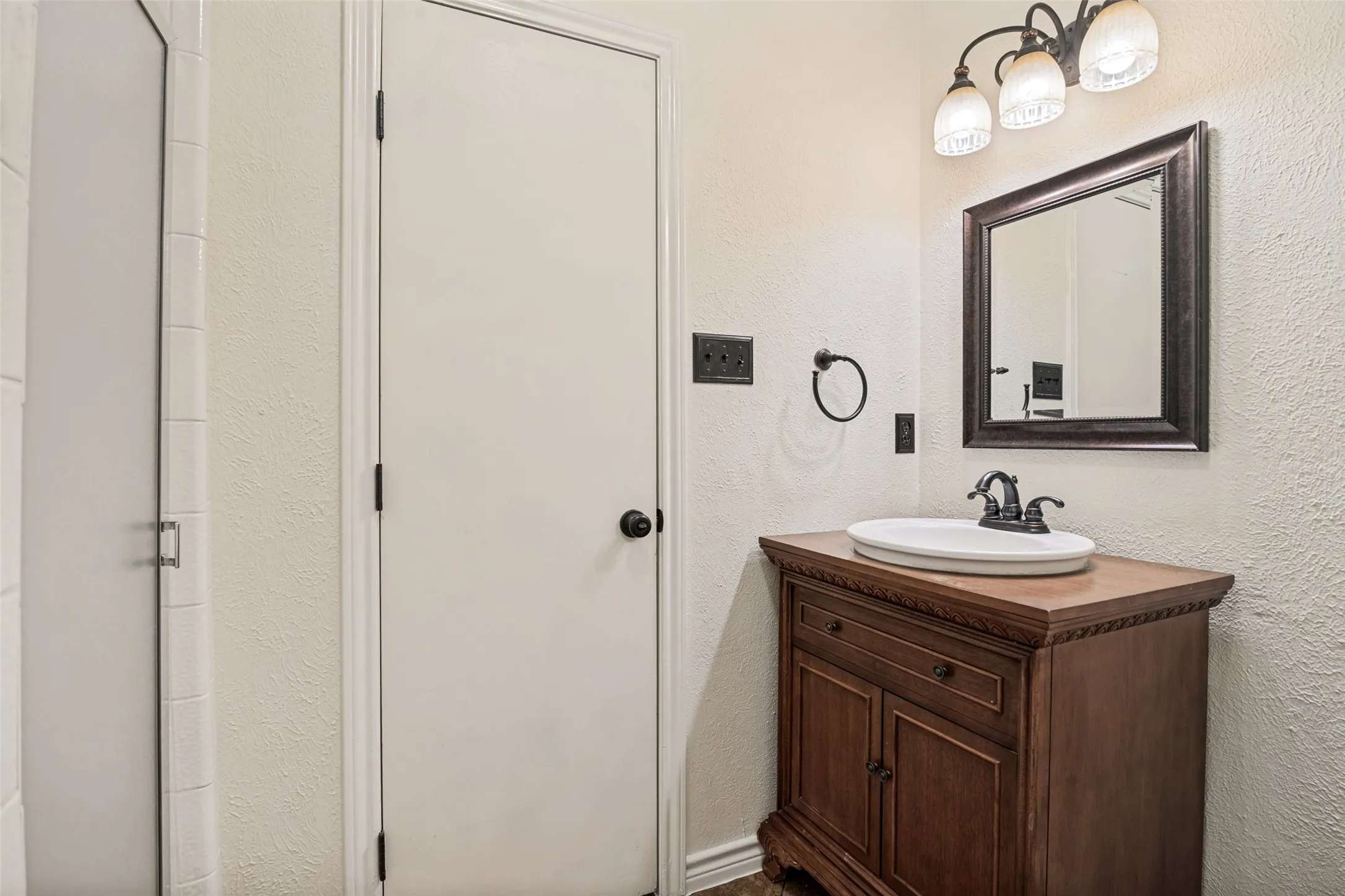 Single Family Residence For Sale in Collin County , 2504 Evans Drive, Plano, Texas 75075, 5 Bedroom, 3 Bathroom, 2 Garage spaces, 2,983 Sqft, built in 1976, mls#21395056, Real Estate Agent in Plano, Homes For Sale in Collin county, Homes For Sale in Plano, Realtor in Plano Texas, Real Estate Brokerage Independent Realty Texas, Luminita Cordes Realtor