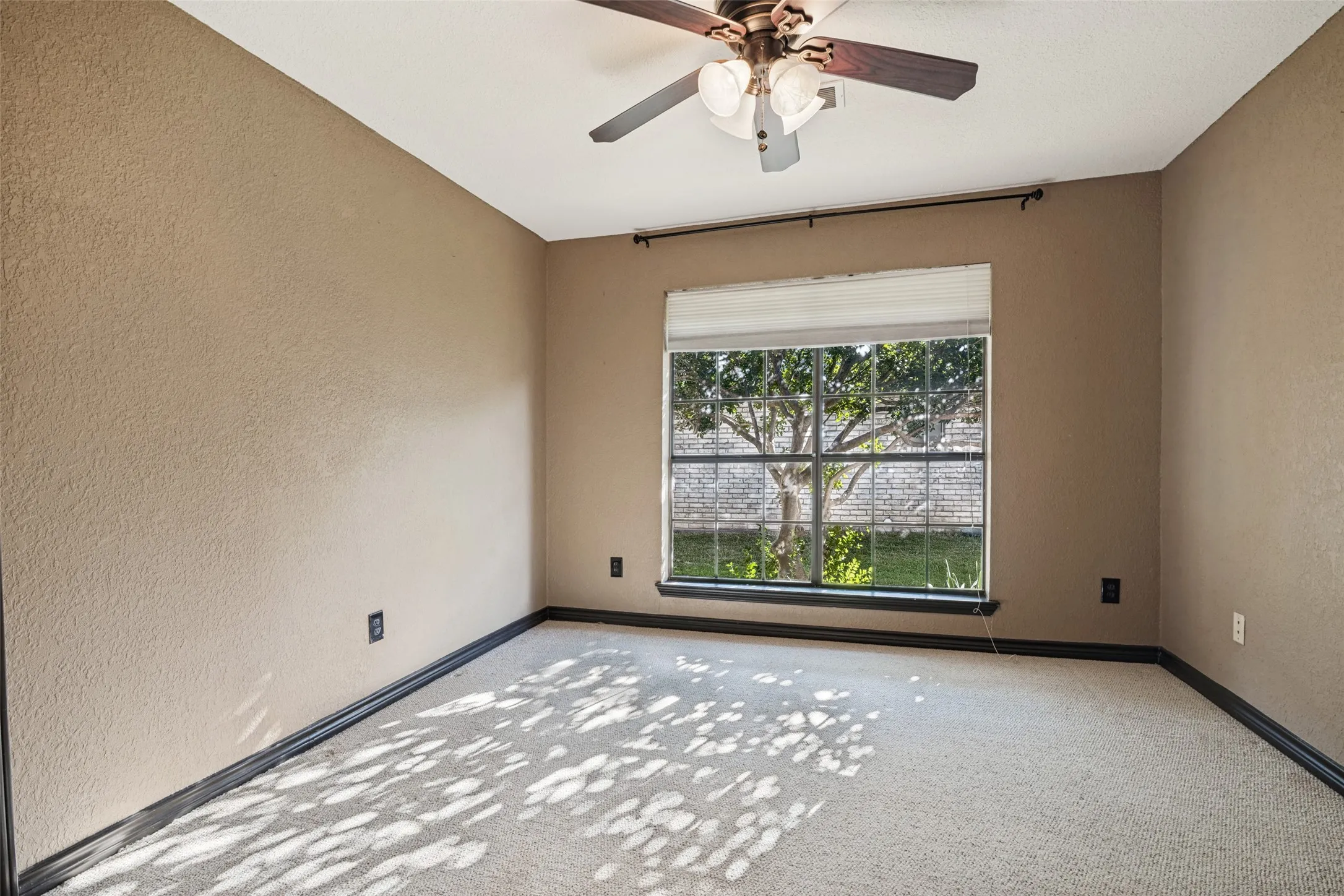 Single Family Residence For Sale in Collin County , 2504 Evans Drive, Plano, Texas 75075, 5 Bedroom, 3 Bathroom, 2 Garage spaces, 2,983 Sqft, built in 1976, mls#21395056, Real Estate Agent in Plano, Homes For Sale in Collin county, Homes For Sale in Plano, Realtor in Plano Texas, Real Estate Brokerage Independent Realty Texas, Luminita Cordes Realtor