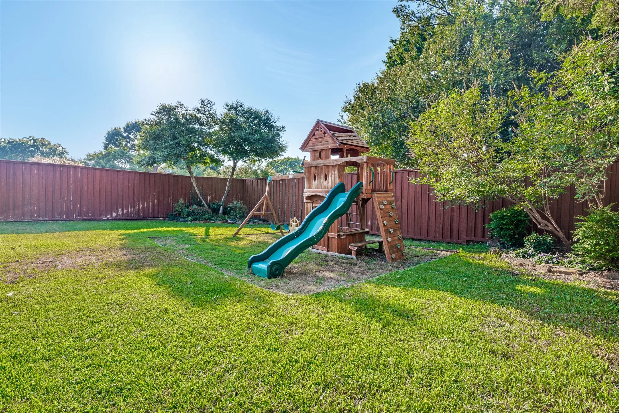 Single Family Residence For Sale in Collin County , 2504 Evans Drive, Plano, Texas 75075, 5 Bedroom, 3 Bathroom, 2 Garage spaces, 2,983 Sqft, built in 1976, mls#21395056, Real Estate Agent in Plano, Homes For Sale in Collin county, Homes For Sale in Plano, Realtor in Plano Texas, Real Estate Brokerage Independent Realty Texas, Luminita Cordes Realtor
