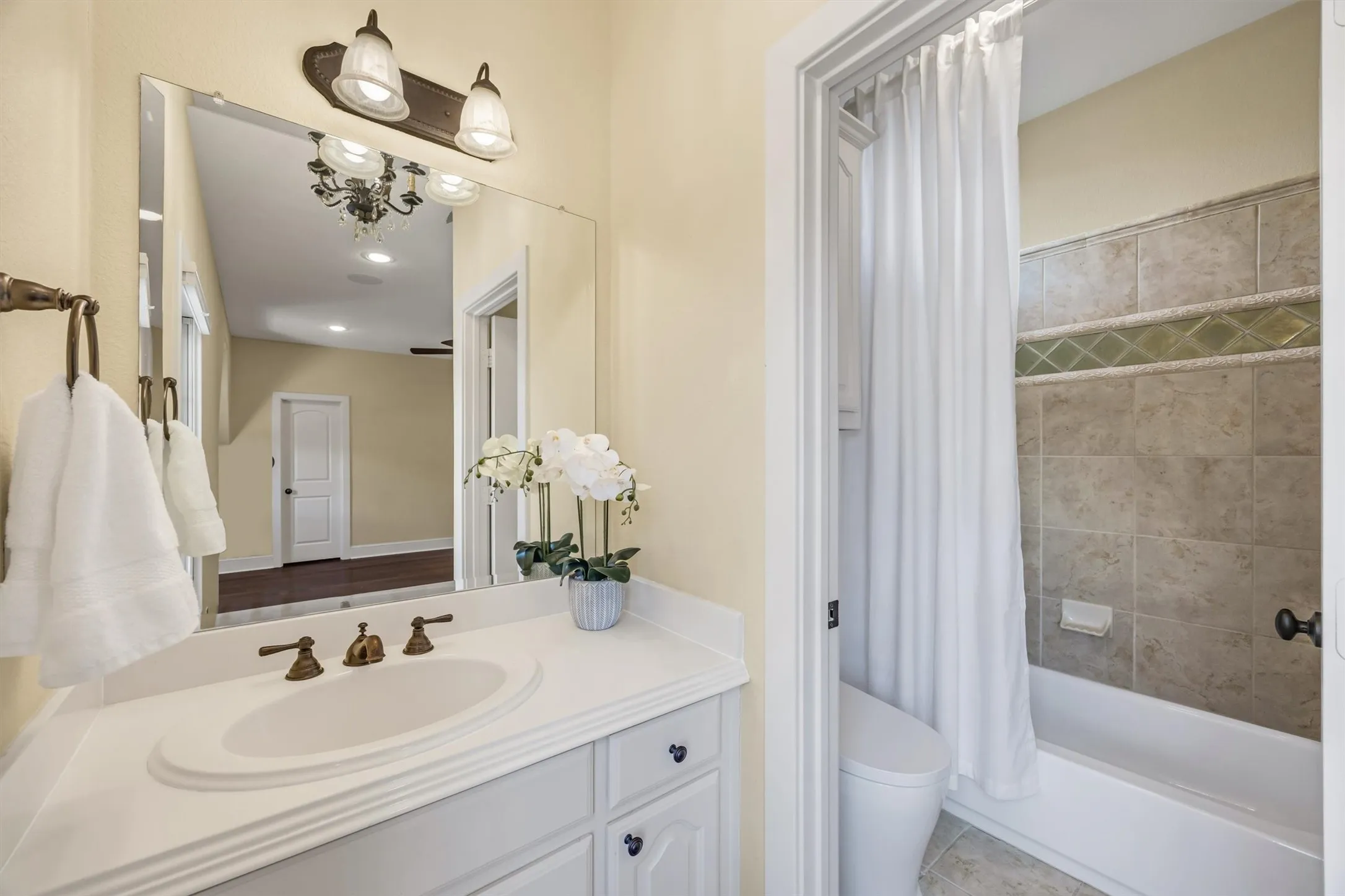 Townhouse For Sale in Denton County , 2624 Grail Maiden Court, Lewisville, Texas 75056, 3 Bedroom, 4 Bathroom, 2 Garage spaces, 3,696 Sqft, built in 2006, mls#21394772, Real Estate Agent in Lewisville, Homes For Sale in Denton county, Homes For Sale in Lewisville, Realtor in Lewisville Texas, Real Estate Brokerage Independent Realty Texas, Luminita Cordes Realtor