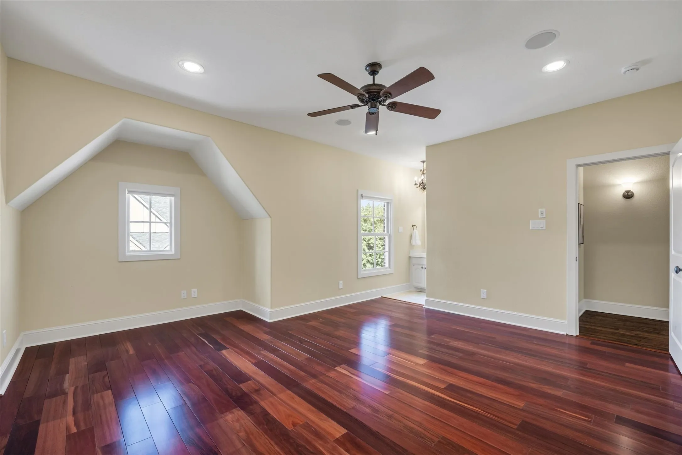Townhouse For Sale in Denton County , 2624 Grail Maiden Court, Lewisville, Texas 75056, 3 Bedroom, 4 Bathroom, 2 Garage spaces, 3,696 Sqft, built in 2006, mls#21394772, Real Estate Agent in Lewisville, Homes For Sale in Denton county, Homes For Sale in Lewisville, Realtor in Lewisville Texas, Real Estate Brokerage Independent Realty Texas, Luminita Cordes Realtor