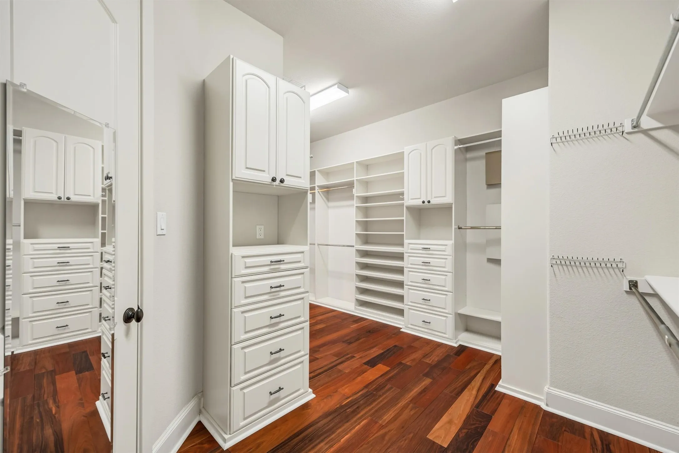 Townhouse For Sale in Denton County , 2624 Grail Maiden Court, Lewisville, Texas 75056, 3 Bedroom, 4 Bathroom, 2 Garage spaces, 3,696 Sqft, built in 2006, mls#21394772, Real Estate Agent in Lewisville, Homes For Sale in Denton county, Homes For Sale in Lewisville, Realtor in Lewisville Texas, Real Estate Brokerage Independent Realty Texas, Luminita Cordes Realtor