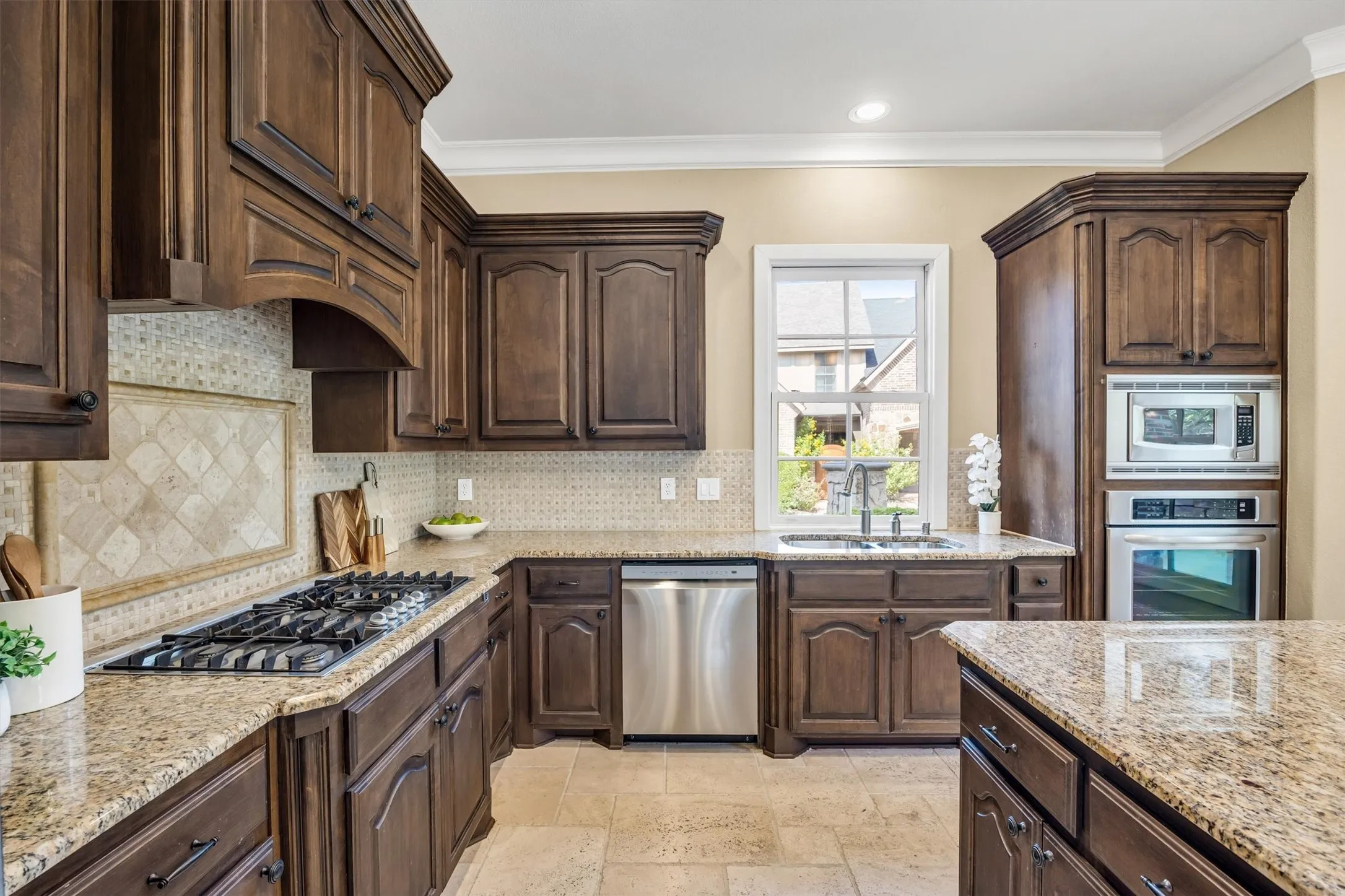 Townhouse For Sale in Denton County , 2624 Grail Maiden Court, Lewisville, Texas 75056, 3 Bedroom, 4 Bathroom, 2 Garage spaces, 3,696 Sqft, built in 2006, mls#21394772, Real Estate Agent in Lewisville, Homes For Sale in Denton county, Homes For Sale in Lewisville, Realtor in Lewisville Texas, Real Estate Brokerage Independent Realty Texas, Luminita Cordes Realtor