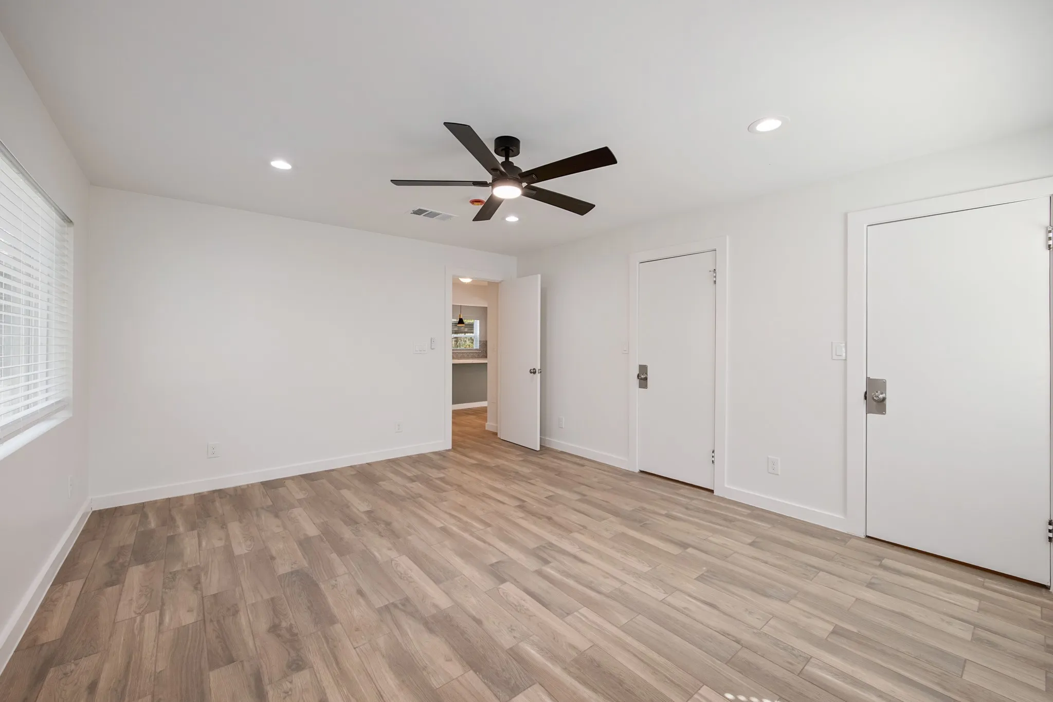 Single Family Residence For Rent in Grayson County , 1606 N Woods Street, Sherman, Texas 75092, 3 Bedroom, 3 Bathroom, 1 Garage spaces, 2,097 Sqft, built in 1949, mls#21395588, Real Estate Agent in Sherman, Homes For Rent in Grayson county, Homes For Rent in Sherman, Realtor in Sherman Texas, Real Estate Brokerage Independent Realty Texas, Luminita Cordes Realtor