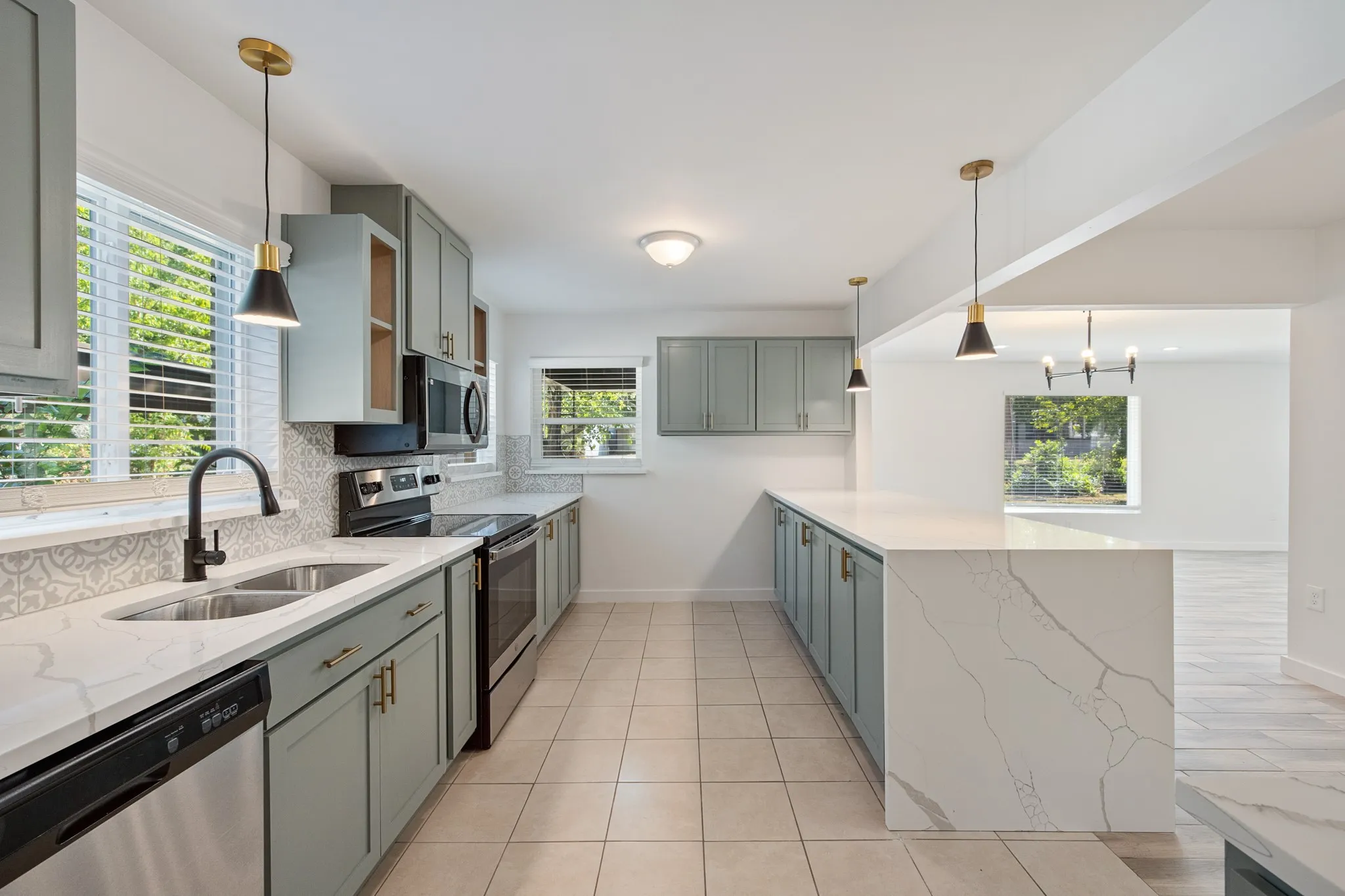 Single Family Residence For Rent in Grayson County , 1606 N Woods Street, Sherman, Texas 75092, 3 Bedroom, 3 Bathroom, 1 Garage spaces, 2,097 Sqft, built in 1949, mls#21395588, Real Estate Agent in Sherman, Homes For Rent in Grayson county, Homes For Rent in Sherman, Realtor in Sherman Texas, Real Estate Brokerage Independent Realty Texas, Luminita Cordes Realtor