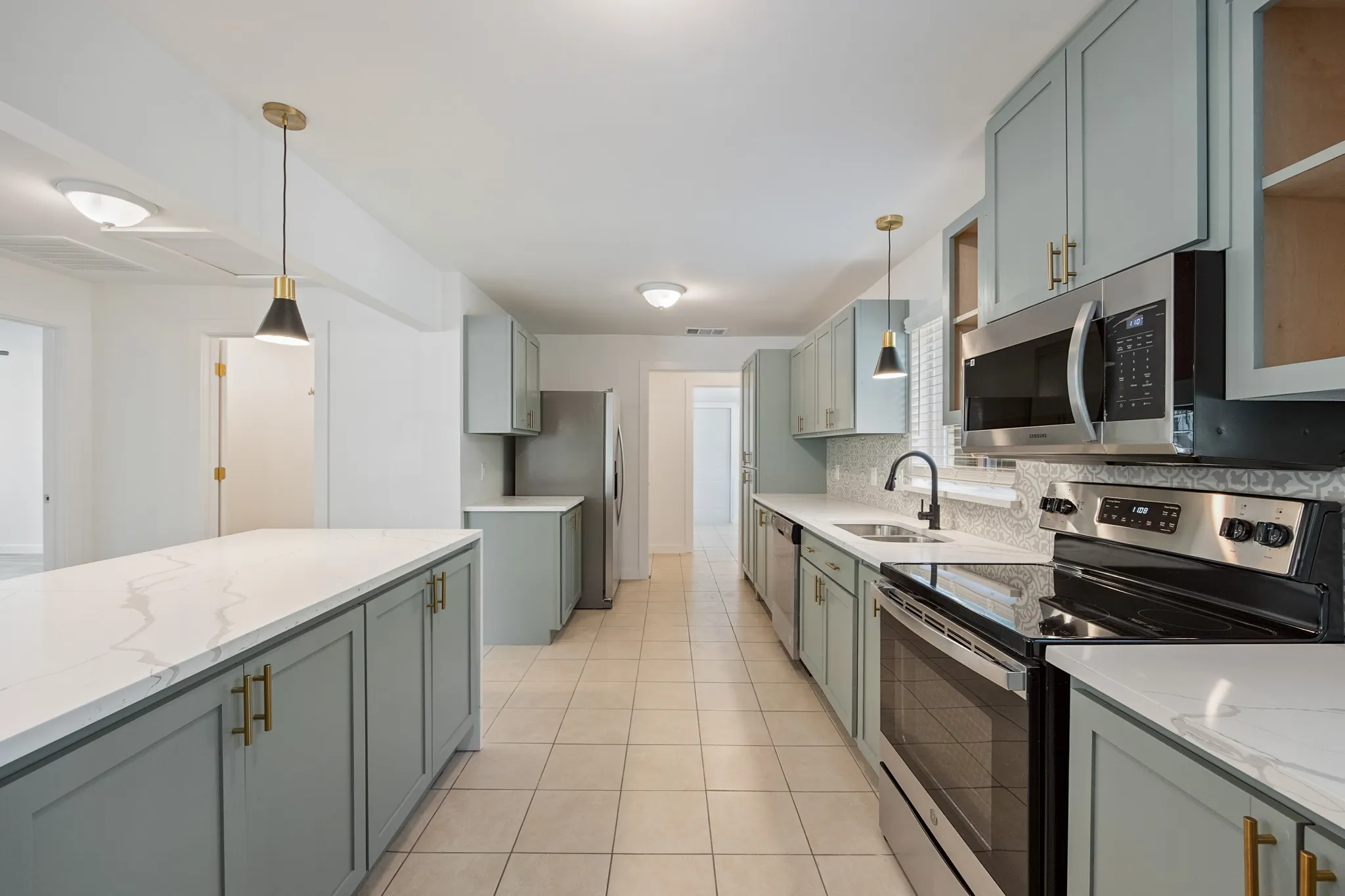Single Family Residence For Rent in Grayson County , 1606 N Woods Street, Sherman, Texas 75092, 3 Bedroom, 3 Bathroom, 1 Garage spaces, 2,097 Sqft, built in 1949, mls#21395588, Real Estate Agent in Sherman, Homes For Rent in Grayson county, Homes For Rent in Sherman, Realtor in Sherman Texas, Real Estate Brokerage Independent Realty Texas, Luminita Cordes Realtor