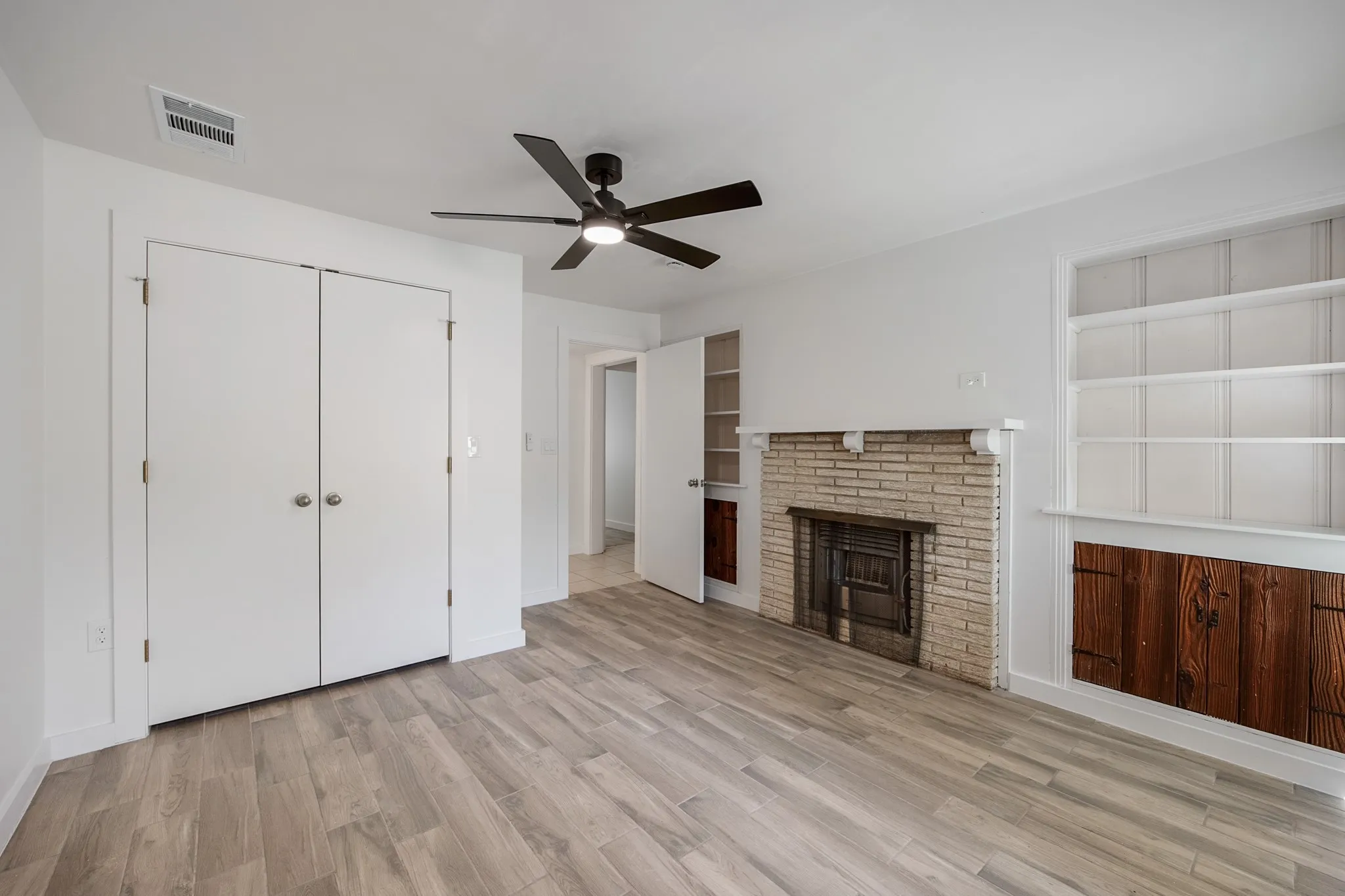 Single Family Residence For Rent in Grayson County , 1606 N Woods Street, Sherman, Texas 75092, 3 Bedroom, 3 Bathroom, 1 Garage spaces, 2,097 Sqft, built in 1949, mls#21395588, Real Estate Agent in Sherman, Homes For Rent in Grayson county, Homes For Rent in Sherman, Realtor in Sherman Texas, Real Estate Brokerage Independent Realty Texas, Luminita Cordes Realtor