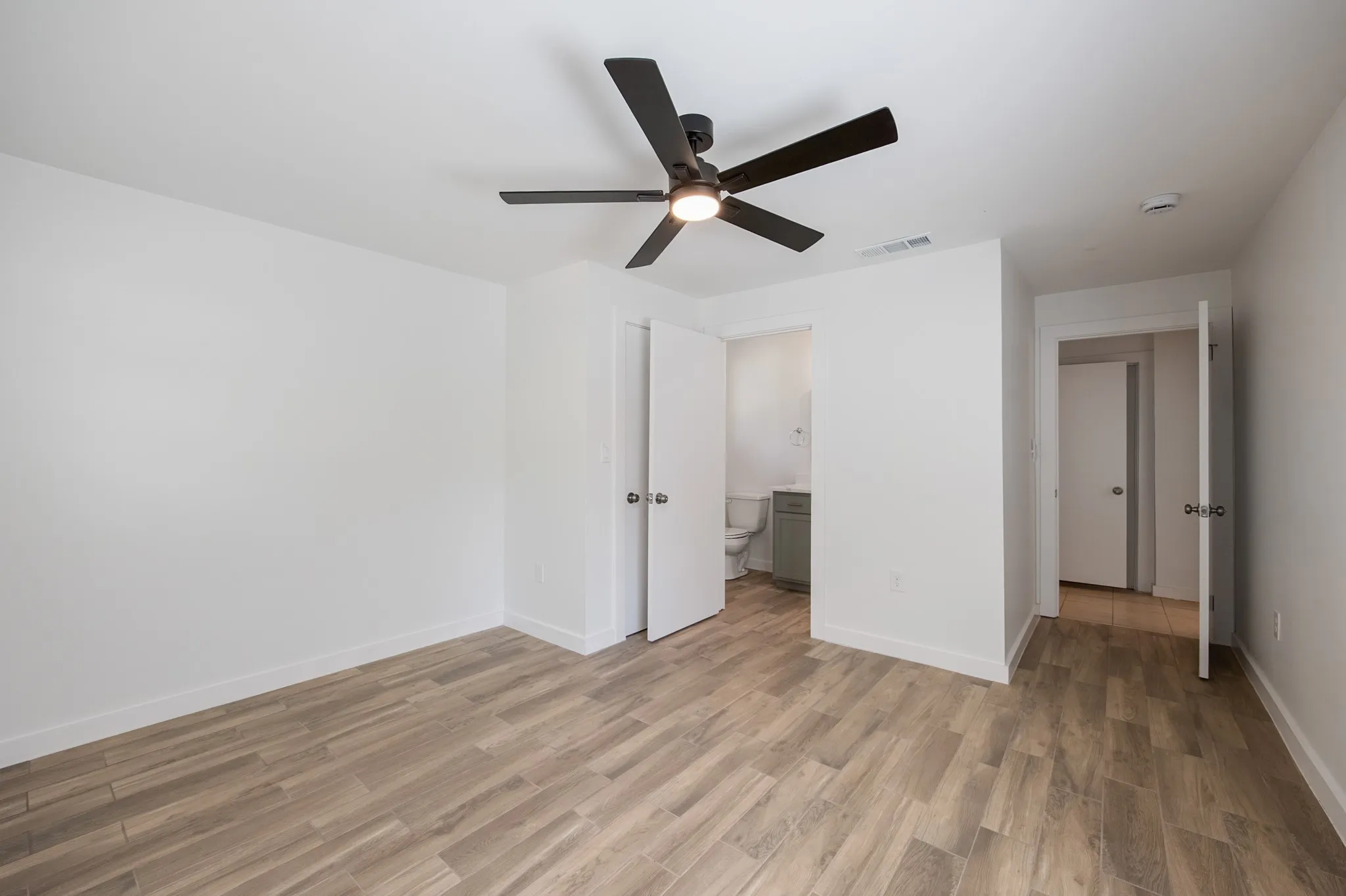 Single Family Residence For Rent in Grayson County , 1606 N Woods Street, Sherman, Texas 75092, 3 Bedroom, 3 Bathroom, 1 Garage spaces, 2,097 Sqft, built in 1949, mls#21395588, Real Estate Agent in Sherman, Homes For Rent in Grayson county, Homes For Rent in Sherman, Realtor in Sherman Texas, Real Estate Brokerage Independent Realty Texas, Luminita Cordes Realtor