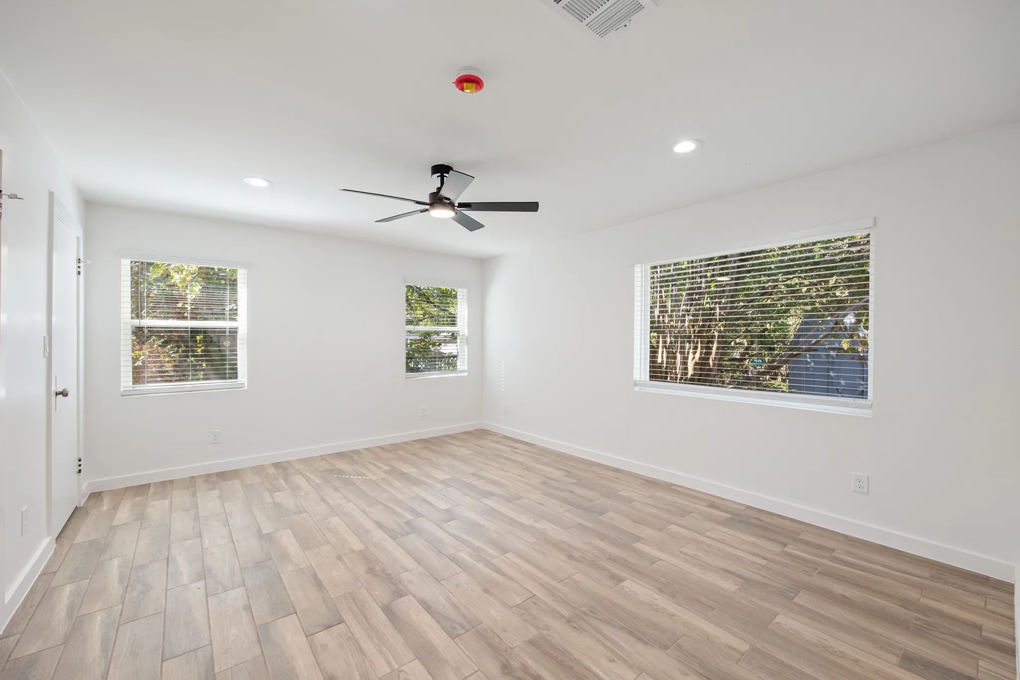 Single Family Residence For Rent in Grayson County , 1606 N Woods Street, Sherman, Texas 75092, 3 Bedroom, 3 Bathroom, 1 Garage spaces, 2,097 Sqft, built in 1949, mls#21395588, Real Estate Agent in Sherman, Homes For Rent in Grayson county, Homes For Rent in Sherman, Realtor in Sherman Texas, Real Estate Brokerage Independent Realty Texas, Luminita Cordes Realtor