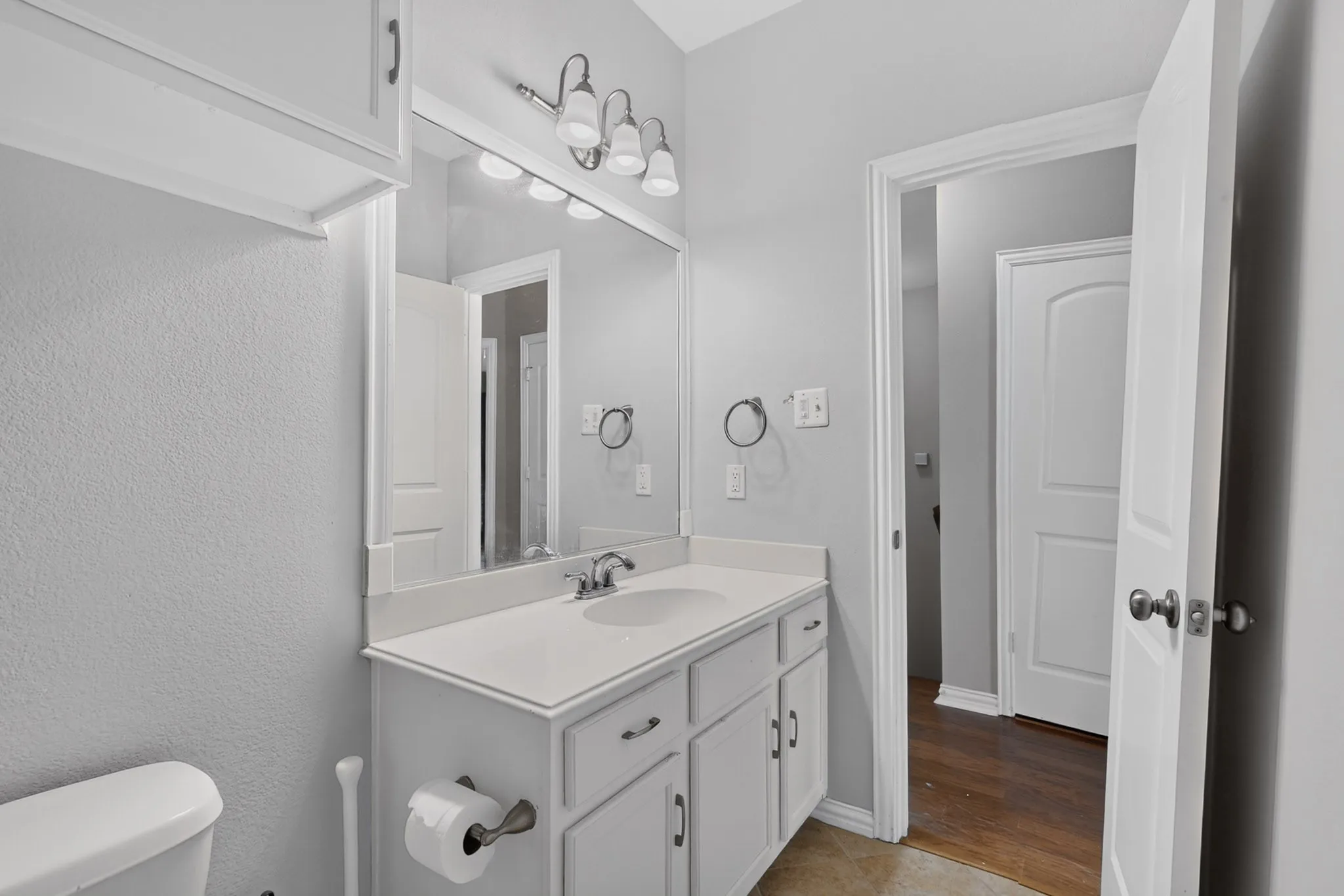 Single Family Residence For Sale in Denton County , 2544 Jacobson Drive, Lewisville, Texas 75067, 3 Bedroom, 4 Bathroom, 2 Garage spaces, 2,565 Sqft, built in 2007, mls#21395592, Real Estate Agent in Lewisville, Homes For Sale in Denton county, Homes For Sale in Lewisville, Realtor in Lewisville Texas, Real Estate Brokerage Independent Realty Texas, Luminita Cordes Realtor