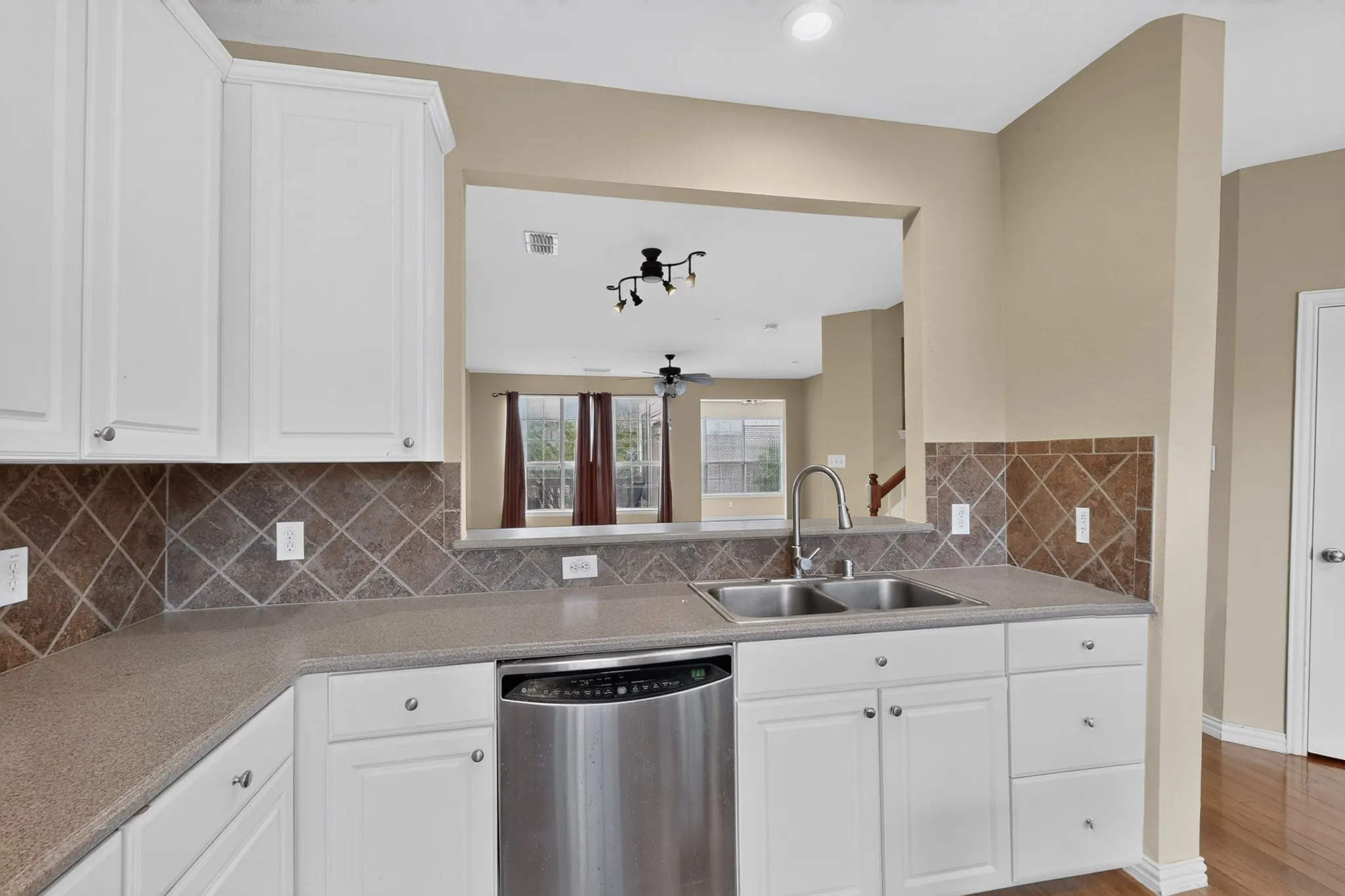 Single Family Residence For Sale in Denton County , 2544 Jacobson Drive, Lewisville, Texas 75067, 3 Bedroom, 4 Bathroom, 2 Garage spaces, 2,565 Sqft, built in 2007, mls#21395592, Real Estate Agent in Lewisville, Homes For Sale in Denton county, Homes For Sale in Lewisville, Realtor in Lewisville Texas, Real Estate Brokerage Independent Realty Texas, Luminita Cordes Realtor