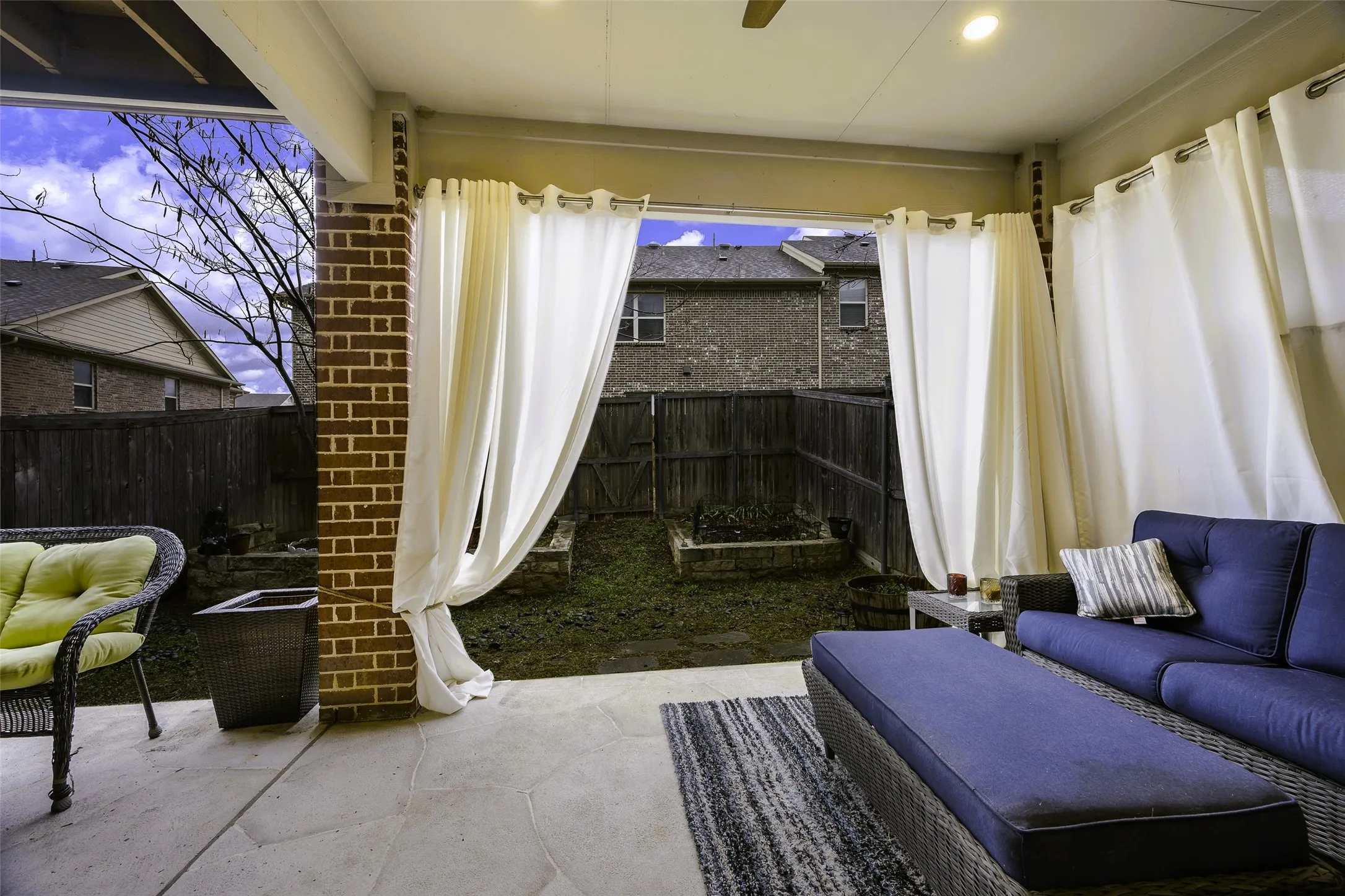 Single Family Residence For Sale in Denton County , 2544 Jacobson Drive, Lewisville, Texas 75067, 3 Bedroom, 4 Bathroom, 2 Garage spaces, 2,565 Sqft, built in 2007, mls#21395592, Real Estate Agent in Lewisville, Homes For Sale in Denton county, Homes For Sale in Lewisville, Realtor in Lewisville Texas, Real Estate Brokerage Independent Realty Texas, Luminita Cordes Realtor
