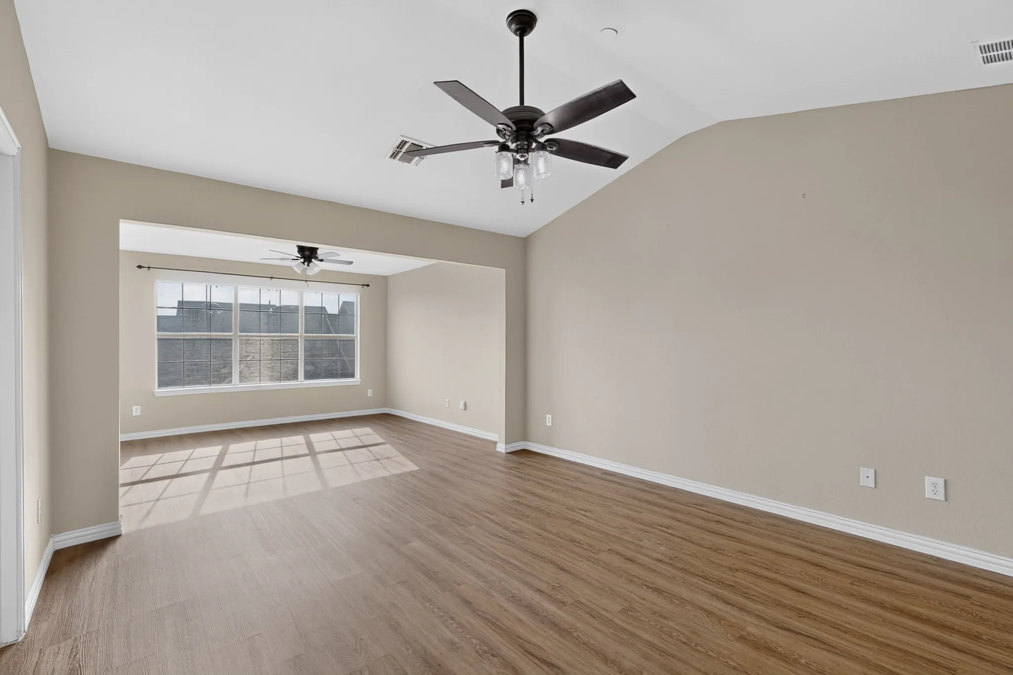 Single Family Residence For Sale in Denton County , 2544 Jacobson Drive, Lewisville, Texas 75067, 3 Bedroom, 4 Bathroom, 2 Garage spaces, 2,565 Sqft, built in 2007, mls#21395592, Real Estate Agent in Lewisville, Homes For Sale in Denton county, Homes For Sale in Lewisville, Realtor in Lewisville Texas, Real Estate Brokerage Independent Realty Texas, Luminita Cordes Realtor