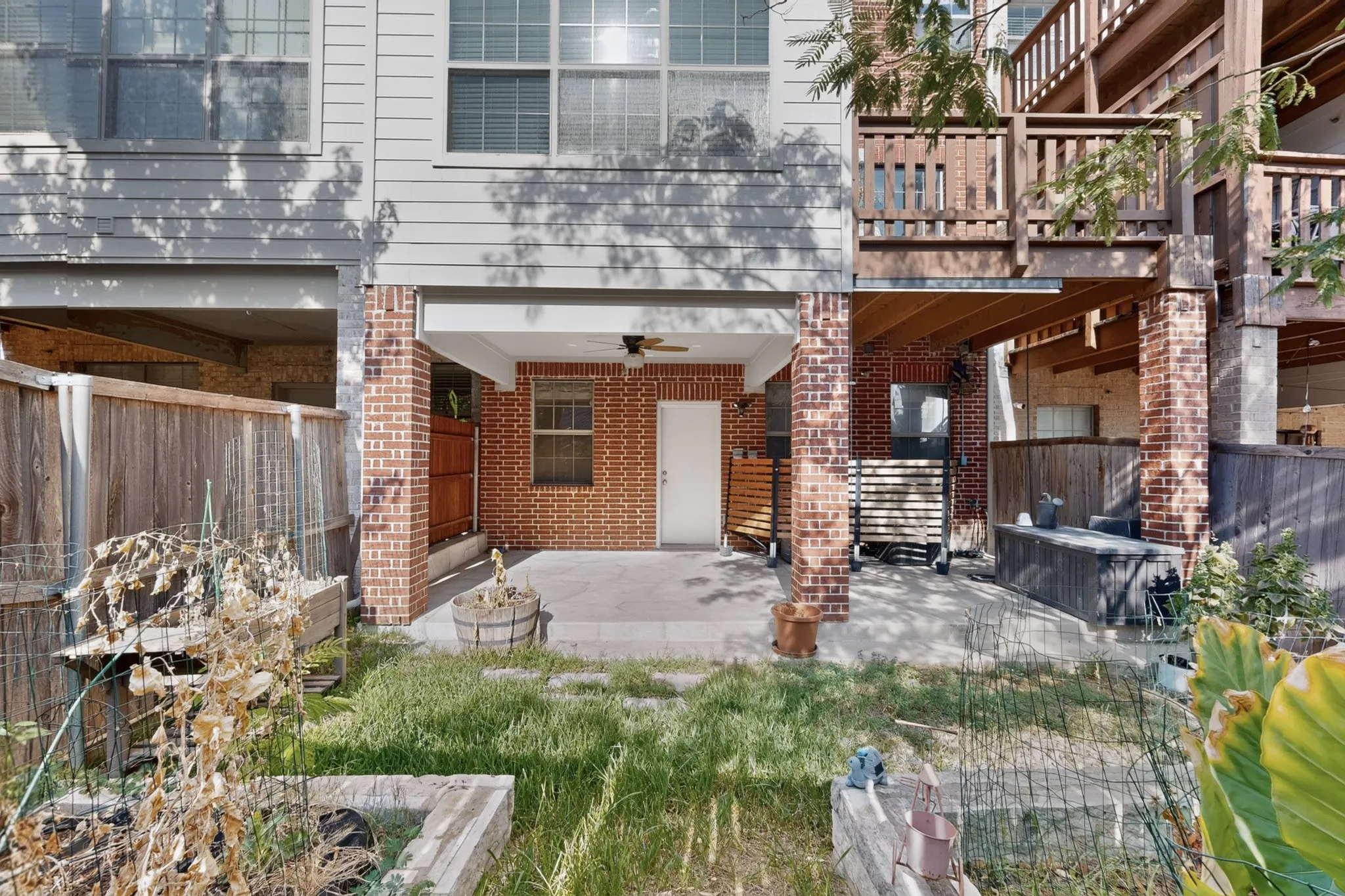 Single Family Residence For Sale in Denton County , 2544 Jacobson Drive, Lewisville, Texas 75067, 3 Bedroom, 4 Bathroom, 2 Garage spaces, 2,565 Sqft, built in 2007, mls#21395592, Real Estate Agent in Lewisville, Homes For Sale in Denton county, Homes For Sale in Lewisville, Realtor in Lewisville Texas, Real Estate Brokerage Independent Realty Texas, Luminita Cordes Realtor