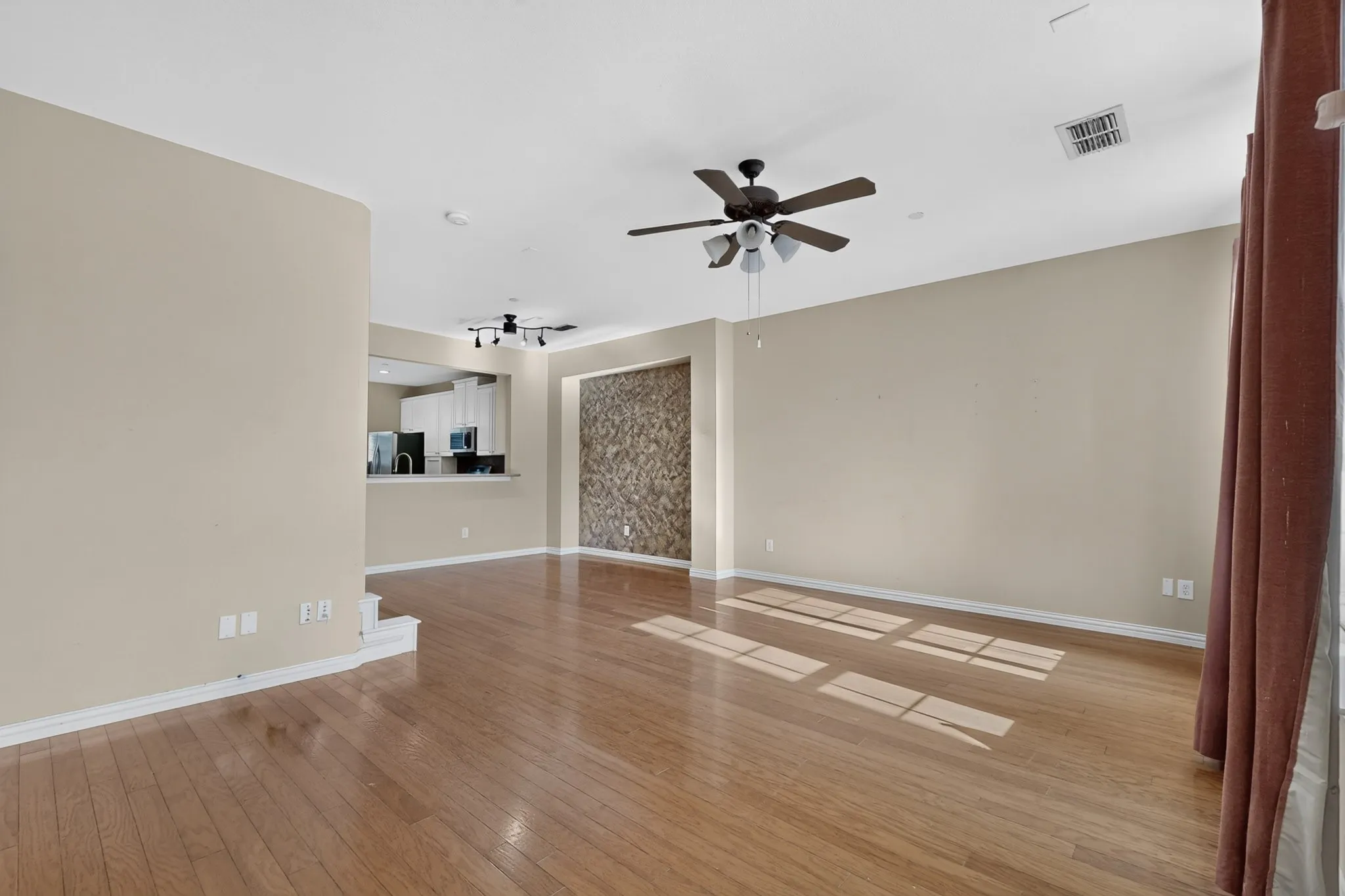 Single Family Residence For Sale in Denton County , 2544 Jacobson Drive, Lewisville, Texas 75067, 3 Bedroom, 4 Bathroom, 2 Garage spaces, 2,565 Sqft, built in 2007, mls#21395592, Real Estate Agent in Lewisville, Homes For Sale in Denton county, Homes For Sale in Lewisville, Realtor in Lewisville Texas, Real Estate Brokerage Independent Realty Texas, Luminita Cordes Realtor