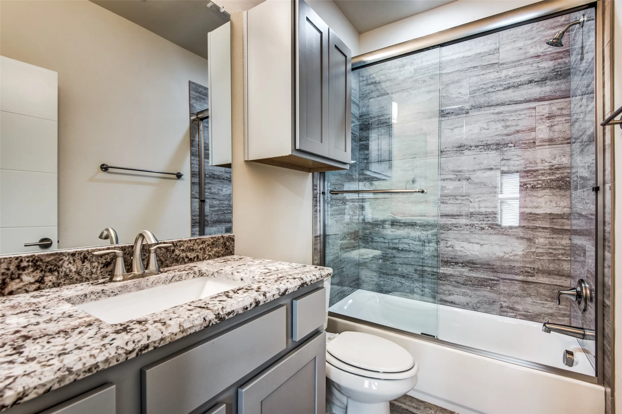 Townhouse For Rent in Dallas County , 4316 Hartford Street 19, Dallas, Texas 75219, 2 Bedroom, 3 Bathroom, 2 Garage spaces, 1,394 Sqft, built in 2019, mls#21376367, Real Estate Agent in Dallas, Homes For Rent in Dallas county, Homes For Rent in Dallas, Realtor in Dallas Texas, Real Estate Brokerage Independent Realty Texas, Luminita Cordes Realtor