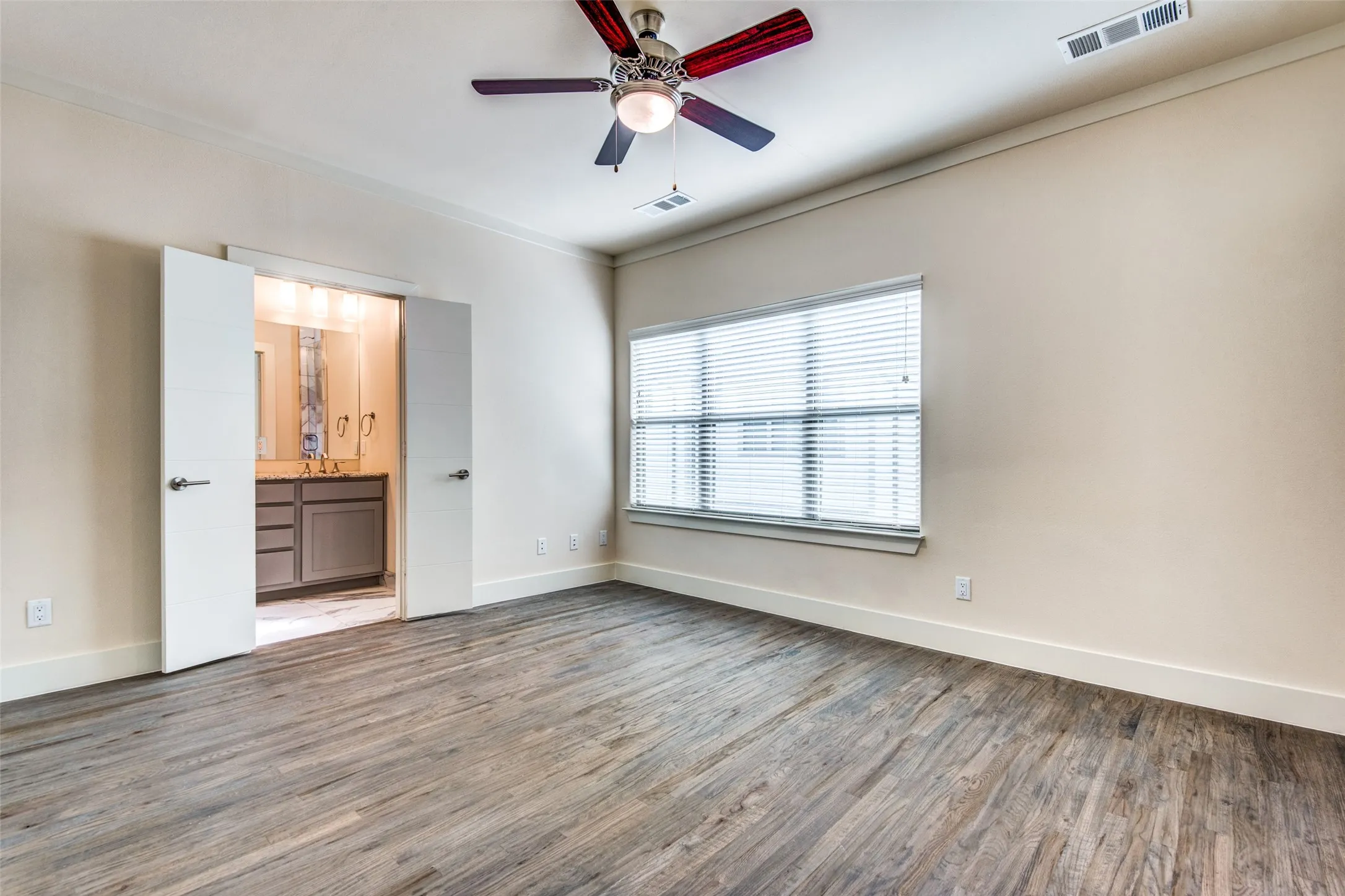 Townhouse For Rent in Dallas County , 4316 Hartford Street 19, Dallas, Texas 75219, 2 Bedroom, 3 Bathroom, 2 Garage spaces, 1,394 Sqft, built in 2019, mls#21376367, Real Estate Agent in Dallas, Homes For Rent in Dallas county, Homes For Rent in Dallas, Realtor in Dallas Texas, Real Estate Brokerage Independent Realty Texas, Luminita Cordes Realtor