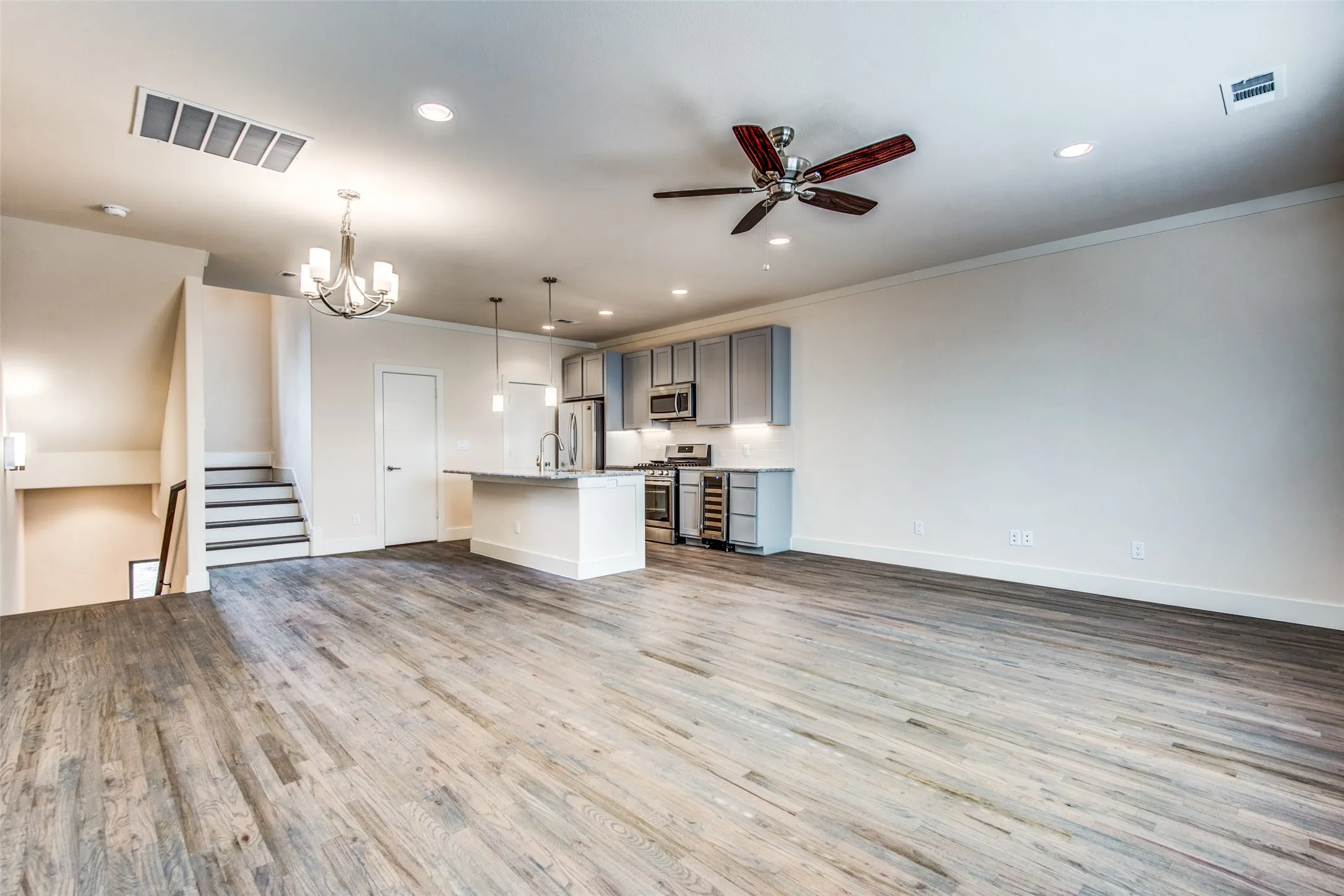 Townhouse For Rent in Dallas County , 4316 Hartford Street 19, Dallas, Texas 75219, 2 Bedroom, 3 Bathroom, 2 Garage spaces, 1,394 Sqft, built in 2019, mls#21376367, Real Estate Agent in Dallas, Homes For Rent in Dallas county, Homes For Rent in Dallas, Realtor in Dallas Texas, Real Estate Brokerage Independent Realty Texas, Luminita Cordes Realtor