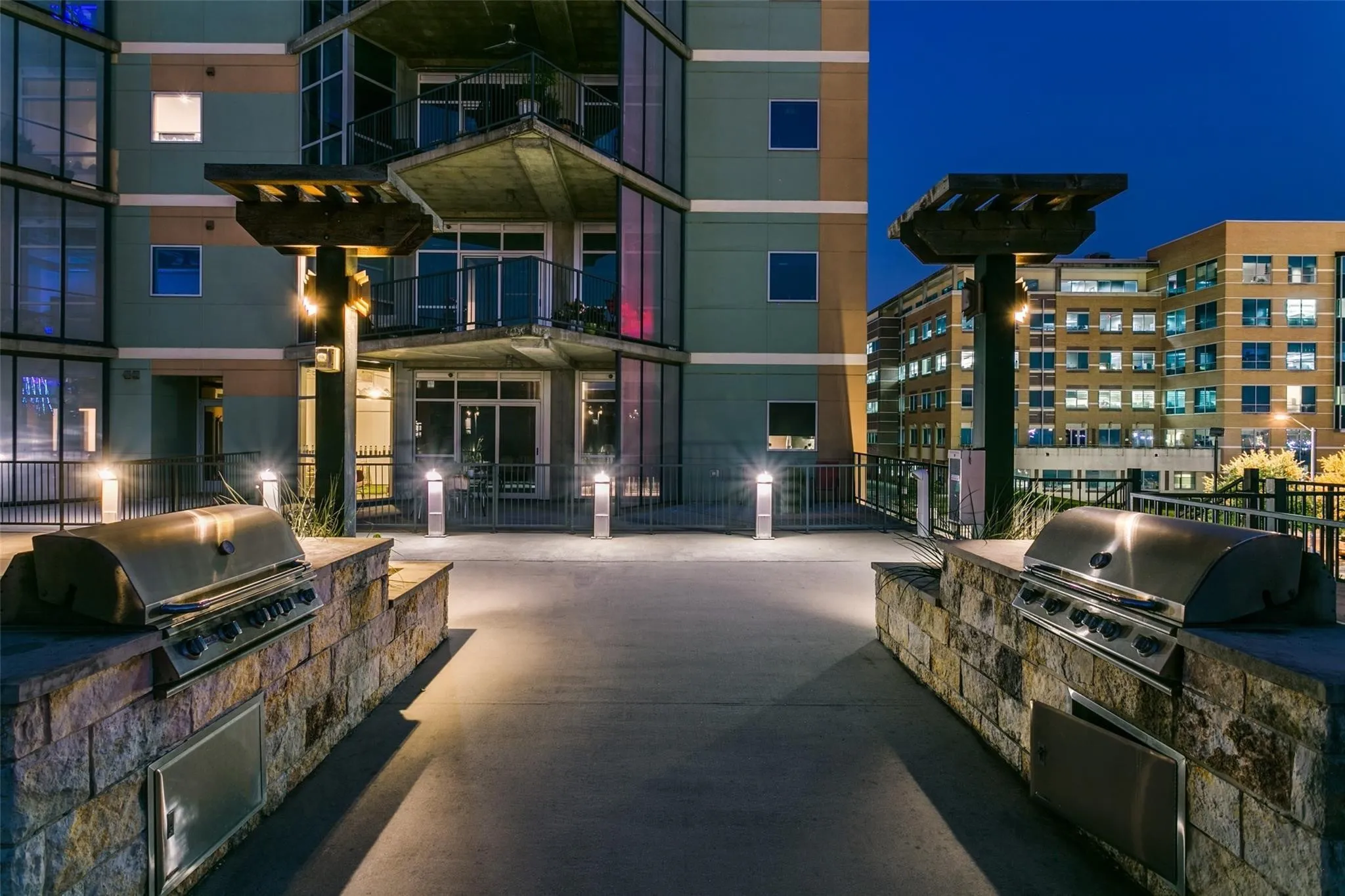Condominium For Sale in Dallas County , 1001 Belleview Street 104, Dallas, Texas 75215, 1 Bedroom, 2 Bathroom, 1 Garage spaces, 836 Sqft, built in 2007, mls#21395489, Real Estate Agent in Dallas, Homes For Sale in Dallas county, Homes For Sale in Dallas, Realtor in Dallas Texas, Real Estate Brokerage Independent Realty Texas, Luminita Cordes Realtor