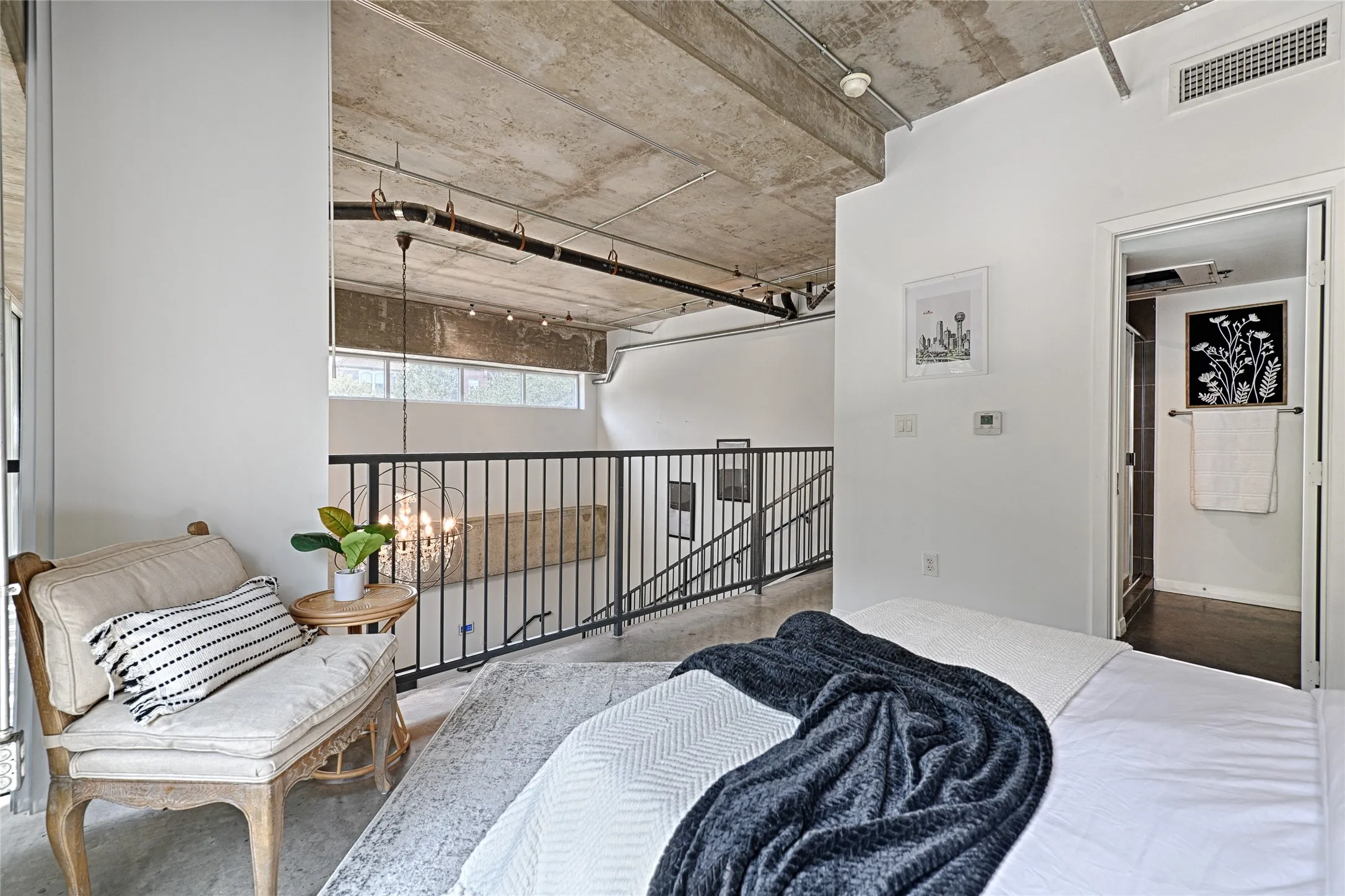 Condominium For Sale in Dallas County , 1001 Belleview Street 104, Dallas, Texas 75215, 1 Bedroom, 2 Bathroom, 1 Garage spaces, 836 Sqft, built in 2007, mls#21395489, Real Estate Agent in Dallas, Homes For Sale in Dallas county, Homes For Sale in Dallas, Realtor in Dallas Texas, Real Estate Brokerage Independent Realty Texas, Luminita Cordes Realtor