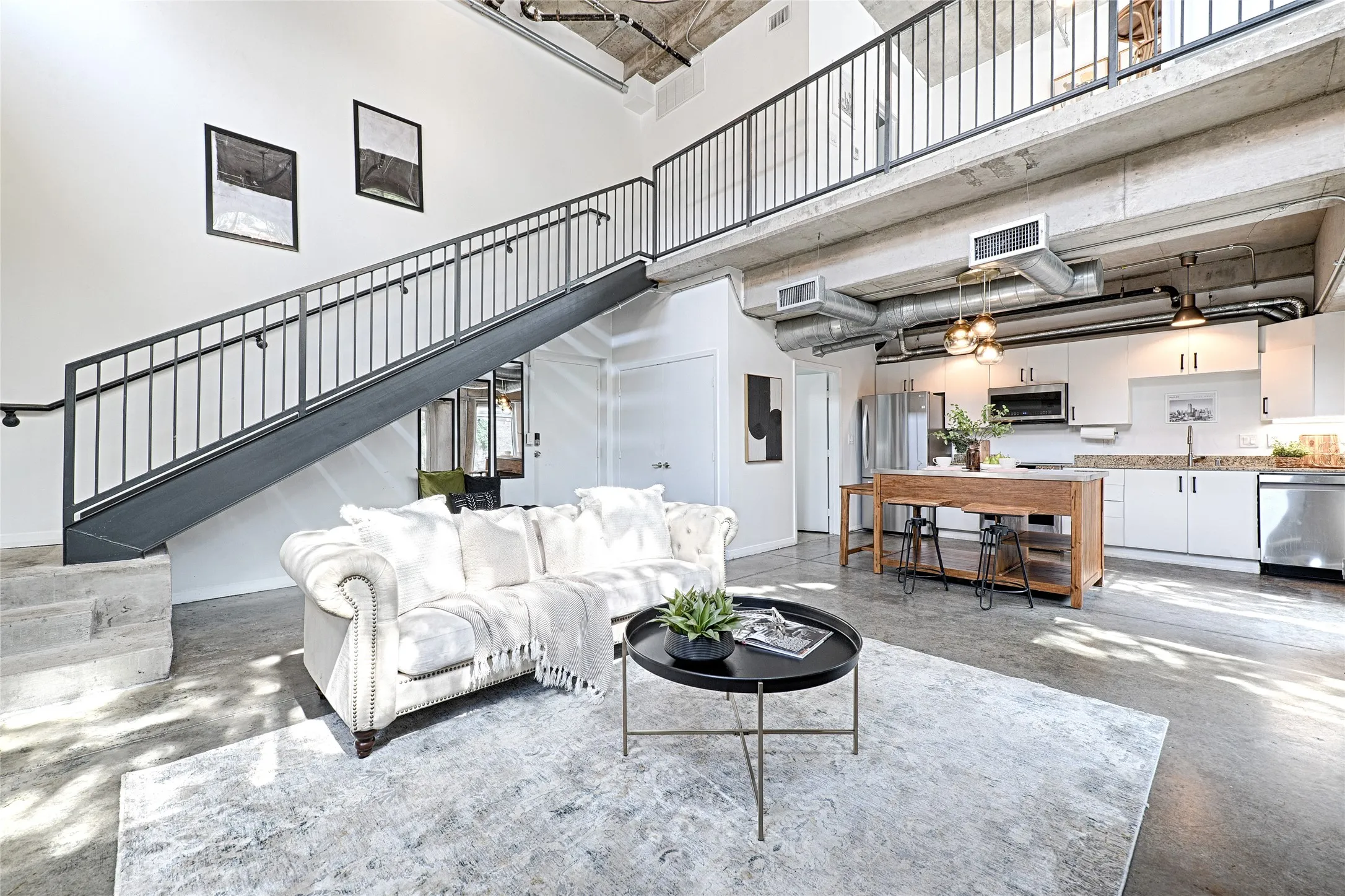 Condominium For Sale in Dallas County , 1001 Belleview Street 104, Dallas, Texas 75215, 1 Bedroom, 2 Bathroom, 1 Garage spaces, 836 Sqft, built in 2007, mls#21395489, Real Estate Agent in Dallas, Homes For Sale in Dallas county, Homes For Sale in Dallas, Realtor in Dallas Texas, Real Estate Brokerage Independent Realty Texas, Luminita Cordes Realtor