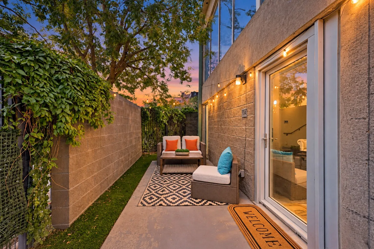 Condominium For Sale in Dallas County , 1001 Belleview Street 104, Dallas, Texas 75215, 1 Bedroom, 2 Bathroom, 1 Garage spaces, 836 Sqft, built in 2007, mls#21395489, Real Estate Agent in Dallas, Homes For Sale in Dallas county, Homes For Sale in Dallas, Realtor in Dallas Texas, Real Estate Brokerage Independent Realty Texas, Luminita Cordes Realtor