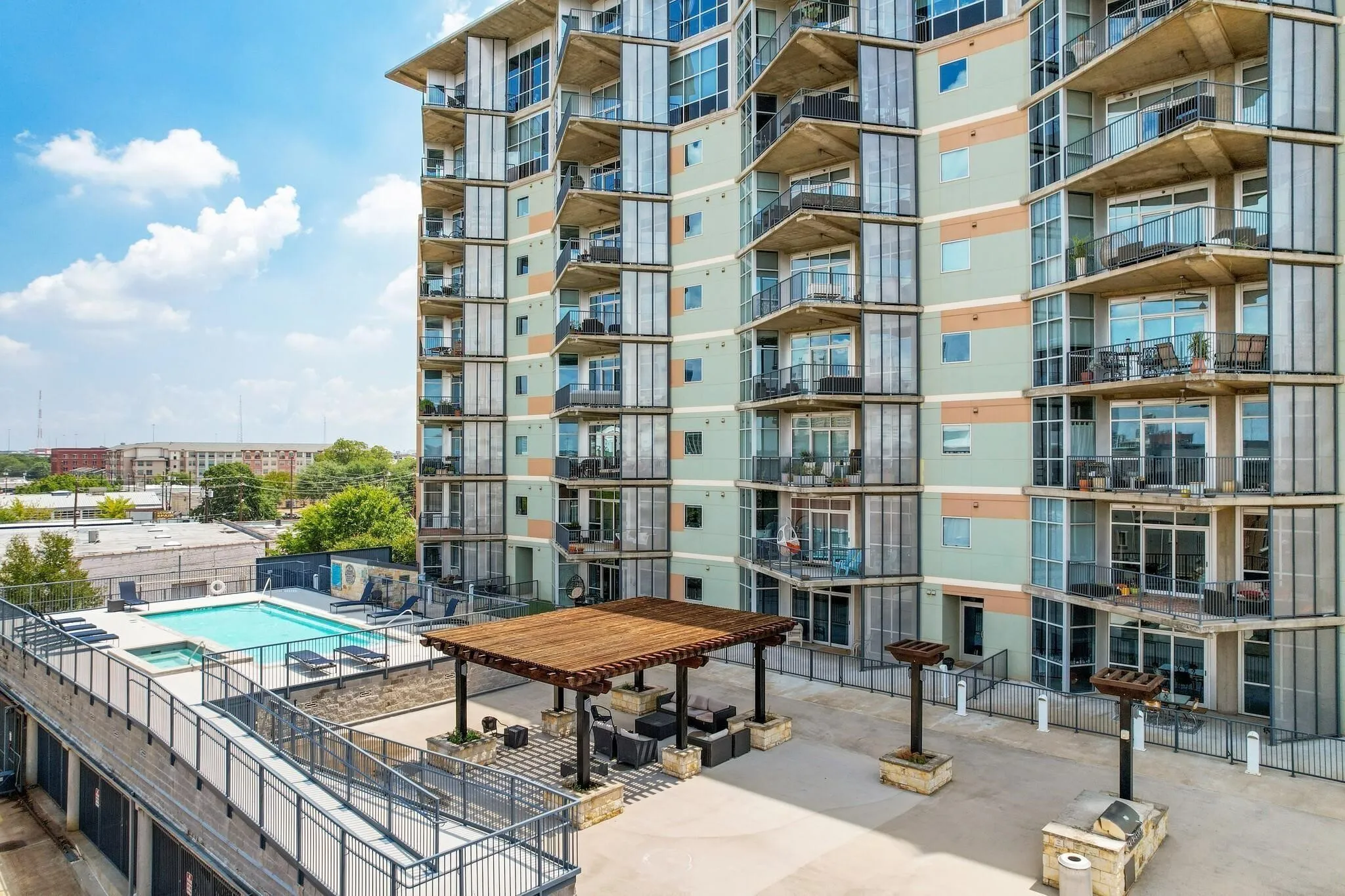 Condominium For Sale in Dallas County , 1001 Belleview Street 104, Dallas, Texas 75215, 1 Bedroom, 2 Bathroom, 1 Garage spaces, 836 Sqft, built in 2007, mls#21395489, Real Estate Agent in Dallas, Homes For Sale in Dallas county, Homes For Sale in Dallas, Realtor in Dallas Texas, Real Estate Brokerage Independent Realty Texas, Luminita Cordes Realtor