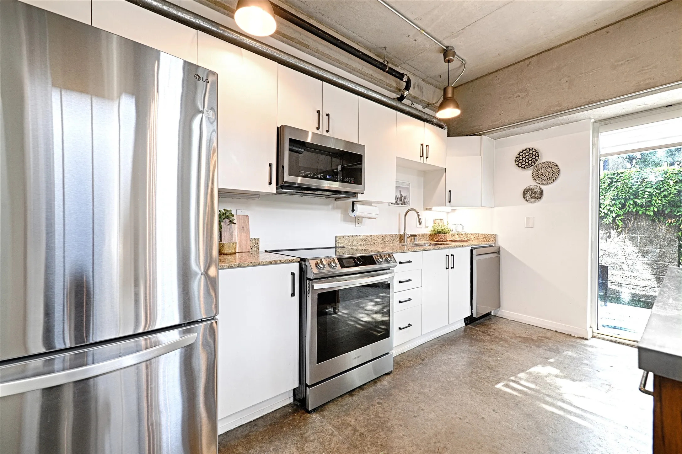 Condominium For Sale in Dallas County , 1001 Belleview Street 104, Dallas, Texas 75215, 1 Bedroom, 2 Bathroom, 1 Garage spaces, 836 Sqft, built in 2007, mls#21395489, Real Estate Agent in Dallas, Homes For Sale in Dallas county, Homes For Sale in Dallas, Realtor in Dallas Texas, Real Estate Brokerage Independent Realty Texas, Luminita Cordes Realtor