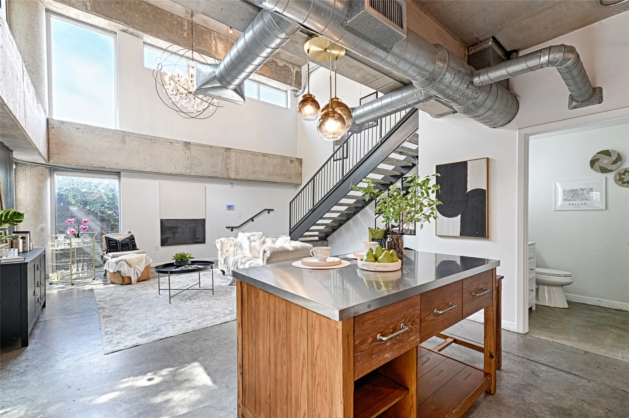 Condominium For Sale in Dallas County , 1001 Belleview Street 104, Dallas, Texas 75215, 1 Bedroom, 2 Bathroom, 1 Garage spaces, 836 Sqft, built in 2007, mls#21395489, Real Estate Agent in Dallas, Homes For Sale in Dallas county, Homes For Sale in Dallas, Realtor in Dallas Texas, Real Estate Brokerage Independent Realty Texas, Luminita Cordes Realtor