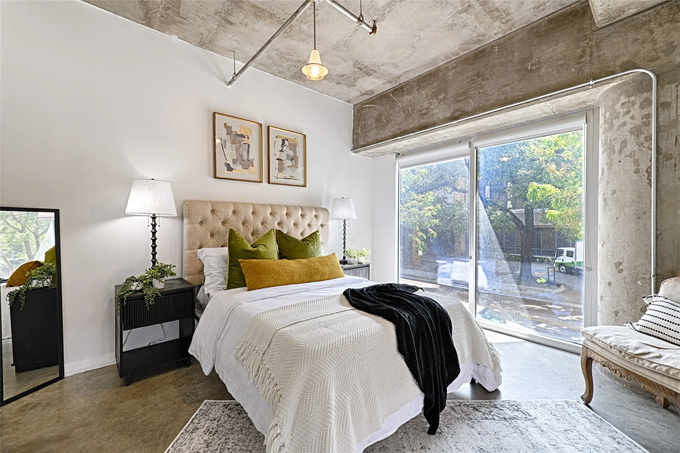 Condominium For Sale in Dallas County , 1001 Belleview Street 104, Dallas, Texas 75215, 1 Bedroom, 2 Bathroom, 1 Garage spaces, 836 Sqft, built in 2007, mls#21395489, Real Estate Agent in Dallas, Homes For Sale in Dallas county, Homes For Sale in Dallas, Realtor in Dallas Texas, Real Estate Brokerage Independent Realty Texas, Luminita Cordes Realtor