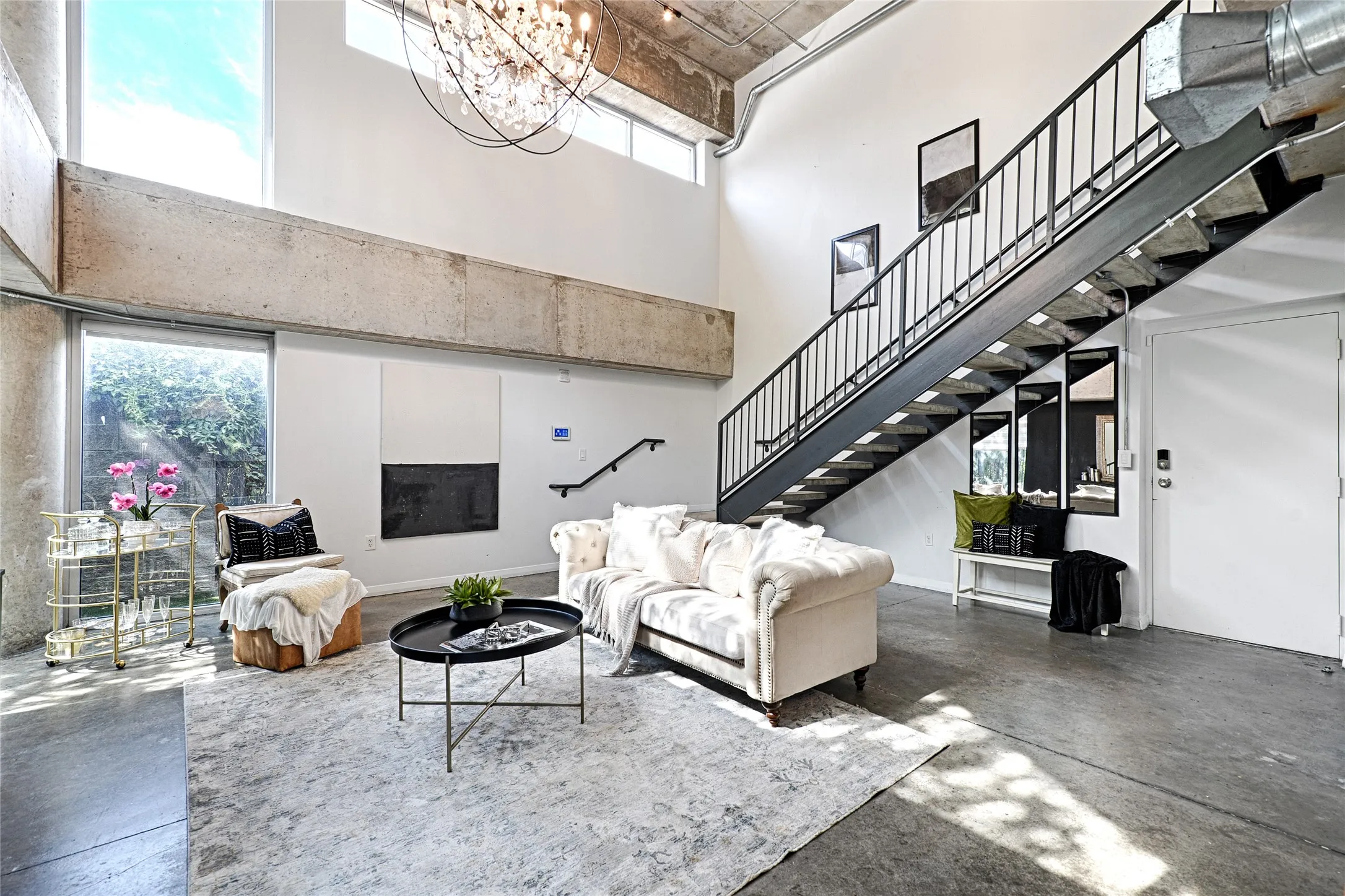 Condominium For Sale in Dallas County , 1001 Belleview Street 104, Dallas, Texas 75215, 1 Bedroom, 2 Bathroom, 1 Garage spaces, 836 Sqft, built in 2007, mls#21395489, Real Estate Agent in Dallas, Homes For Sale in Dallas county, Homes For Sale in Dallas, Realtor in Dallas Texas, Real Estate Brokerage Independent Realty Texas, Luminita Cordes Realtor