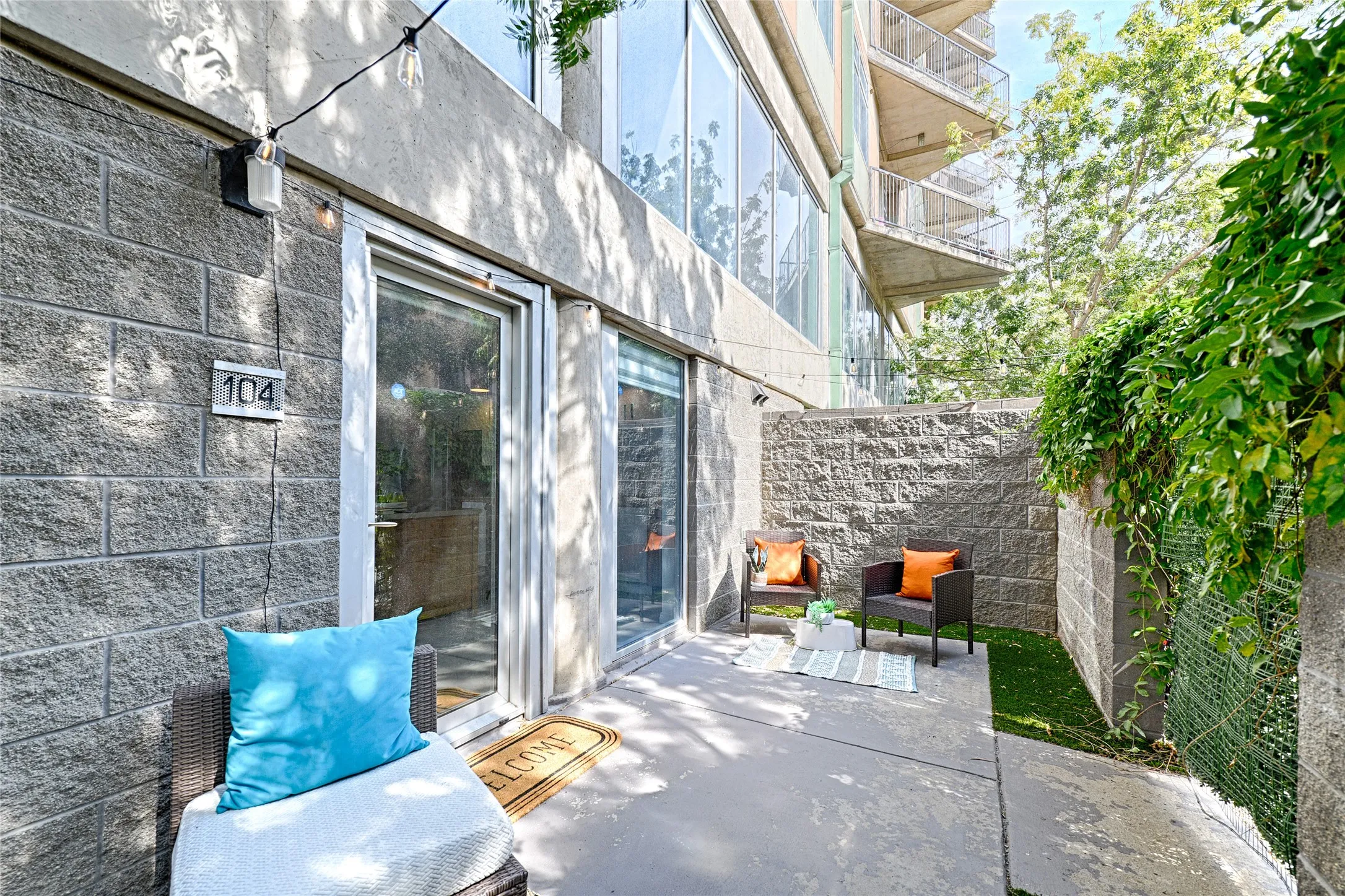 Condominium For Sale in Dallas County , 1001 Belleview Street 104, Dallas, Texas 75215, 1 Bedroom, 2 Bathroom, 1 Garage spaces, 836 Sqft, built in 2007, mls#21395489, Real Estate Agent in Dallas, Homes For Sale in Dallas county, Homes For Sale in Dallas, Realtor in Dallas Texas, Real Estate Brokerage Independent Realty Texas, Luminita Cordes Realtor