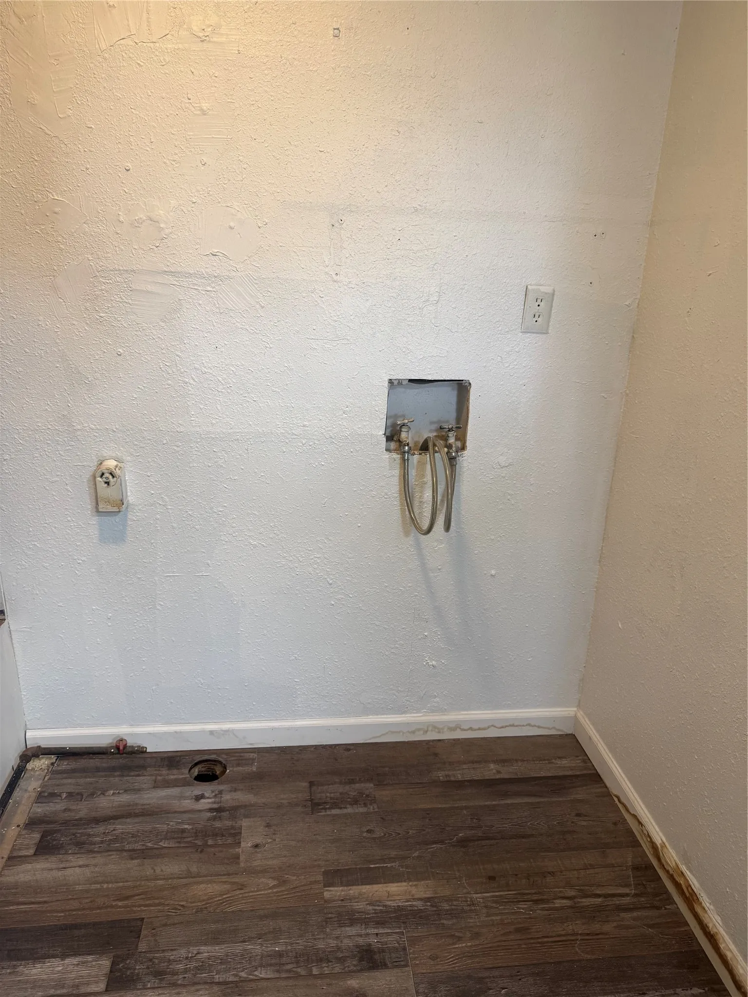 Single Family Residence For Rent in Mc Lennan County , 2715 S 2nd Street, Waco, Texas 76706, 2 Bedroom, 1 Bathroom, Garage spaces, 864 Sqft, built in 1984, mls#21395595, Real Estate Agent in Waco, Homes For Rent in Mc Lennan county, Homes For Rent in Waco, Realtor in Waco Texas, Real Estate Brokerage Independent Realty Texas, Luminita Cordes Realtor