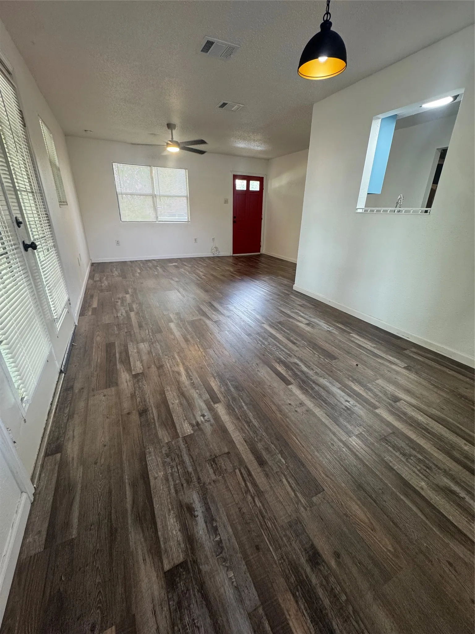 Single Family Residence For Rent in Mc Lennan County , 2715 S 2nd Street, Waco, Texas 76706, 2 Bedroom, 1 Bathroom, Garage spaces, 864 Sqft, built in 1984, mls#21395595, Real Estate Agent in Waco, Homes For Rent in Mc Lennan county, Homes For Rent in Waco, Realtor in Waco Texas, Real Estate Brokerage Independent Realty Texas, Luminita Cordes Realtor