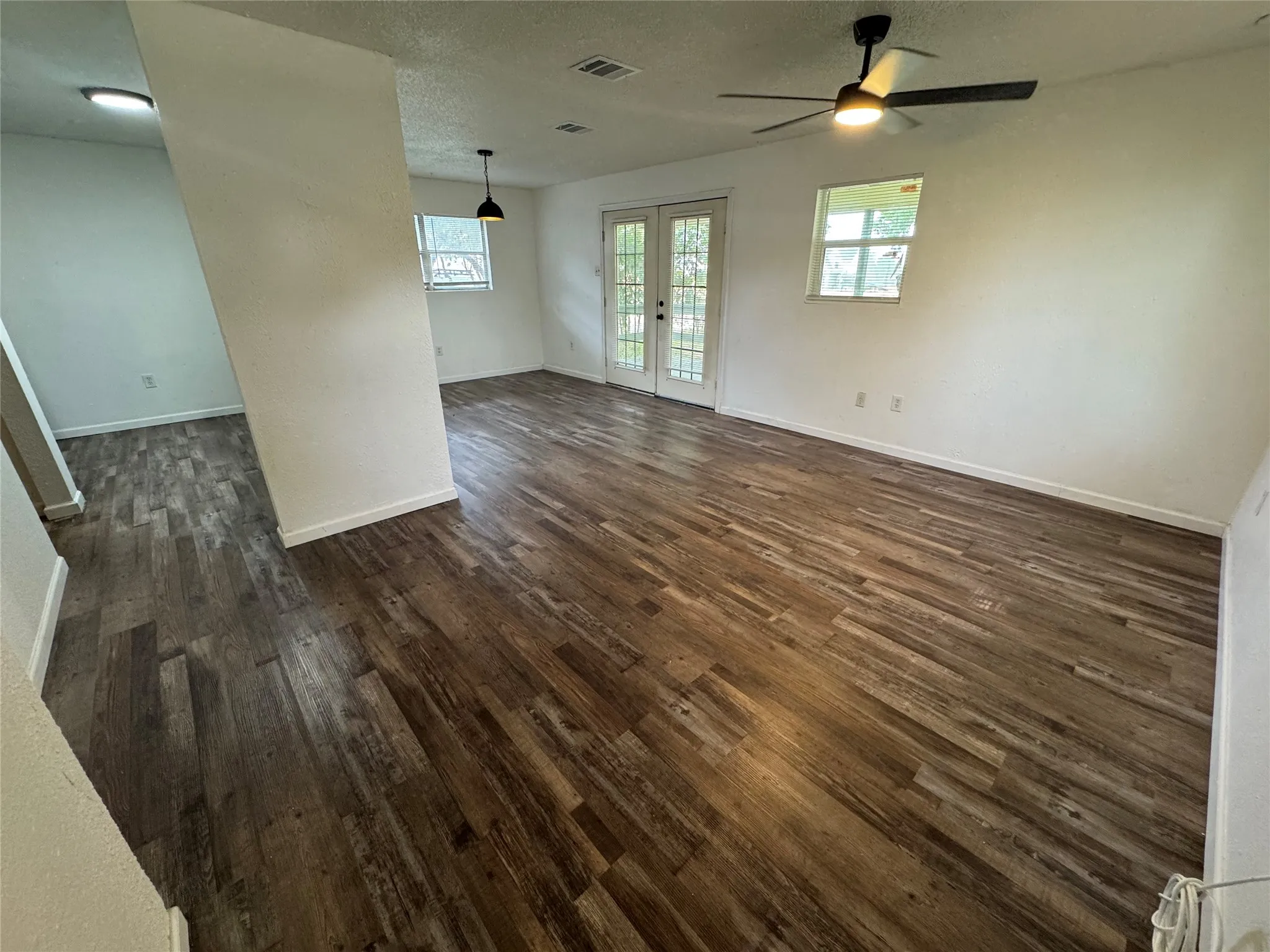 Single Family Residence For Rent in Mc Lennan County , 2715 S 2nd Street, Waco, Texas 76706, 2 Bedroom, 1 Bathroom, Garage spaces, 864 Sqft, built in 1984, mls#21395595, Real Estate Agent in Waco, Homes For Rent in Mc Lennan county, Homes For Rent in Waco, Realtor in Waco Texas, Real Estate Brokerage Independent Realty Texas, Luminita Cordes Realtor