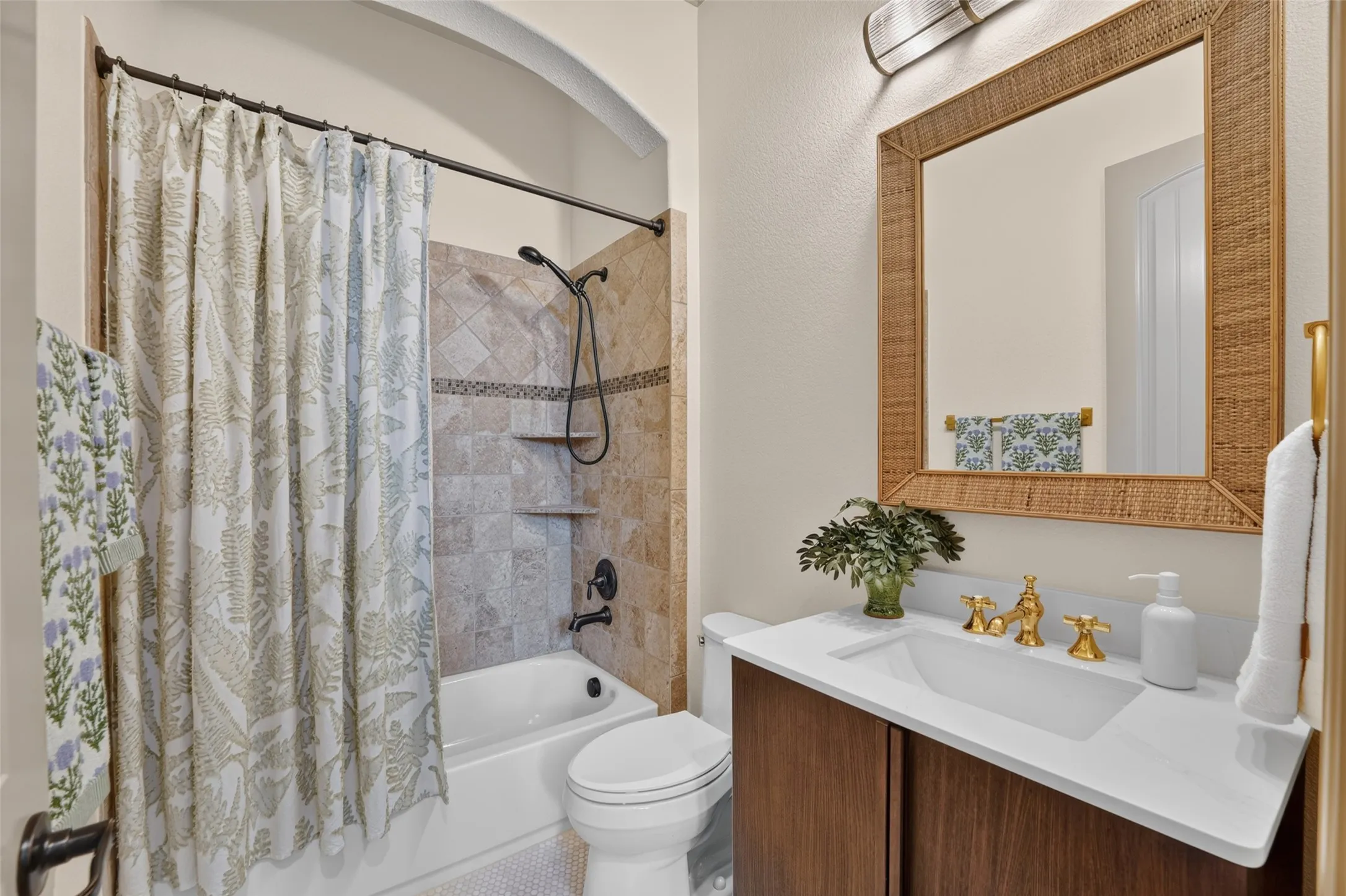 Secondary Bathroom Downstairs