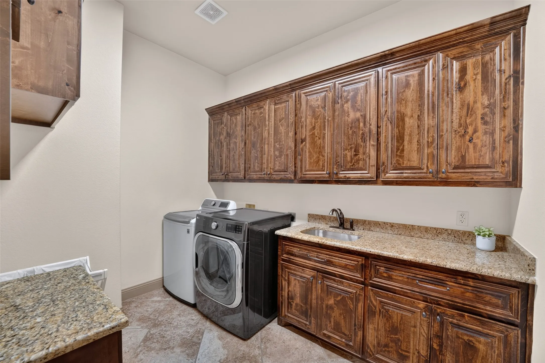 Single Family Residence For Sale in Collin County , 1141 Packsaddle Trail, Prosper, Texas 75078, 4 Bedroom, 4 Bathroom, 3 Garage spaces, 4,593 Sqft, built in 2011, mls#21394753, Real Estate Agent in Prosper, Homes For Sale in Collin county, Homes For Sale in Prosper, Realtor in Prosper Texas, Real Estate Brokerage Independent Realty Texas, Luminita Cordes Realtor