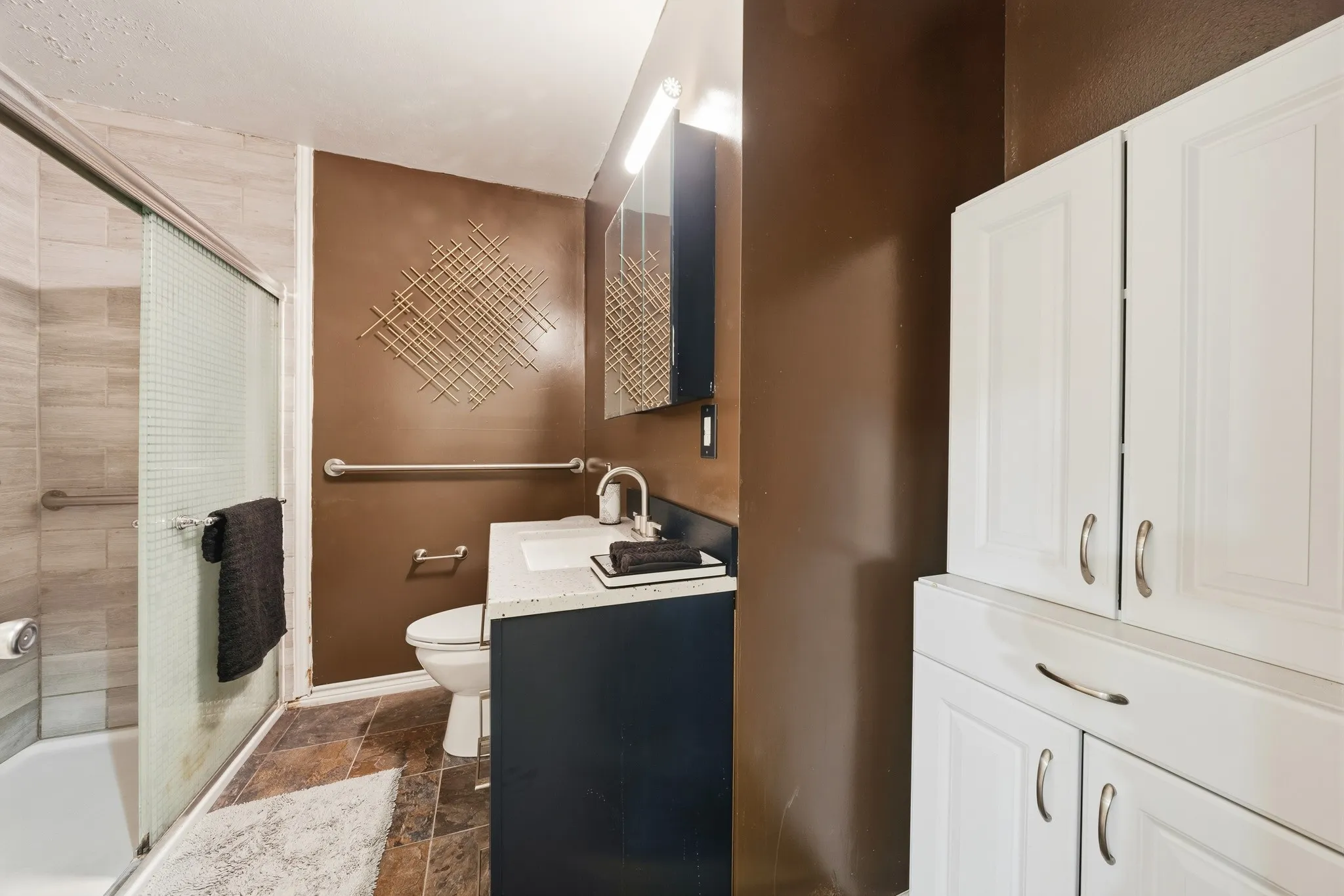 Single Family Residence For Sale in Mc Lennan County , 129 Victory Drive, Beverly Hills, Texas 76711, 3 Bedroom, 2 Bathroom, 2 Garage spaces, 1,168 Sqft, built in 1942, mls#21394586, Real Estate Agent in Beverly Hills, Homes For Sale in Mc Lennan county, Homes For Sale in Beverly Hills, Realtor in Beverly Hills Texas, Real Estate Brokerage Independent Realty Texas, Luminita Cordes Realtor