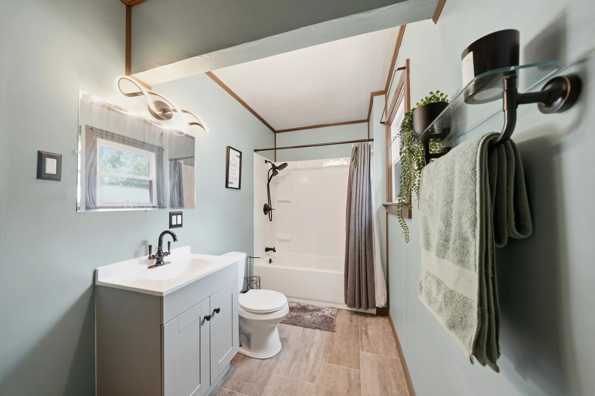 Single Family Residence For Sale in Mc Lennan County , 129 Victory Drive, Beverly Hills, Texas 76711, 3 Bedroom, 2 Bathroom, 2 Garage spaces, 1,168 Sqft, built in 1942, mls#21394586, Real Estate Agent in Beverly Hills, Homes For Sale in Mc Lennan county, Homes For Sale in Beverly Hills, Realtor in Beverly Hills Texas, Real Estate Brokerage Independent Realty Texas, Luminita Cordes Realtor