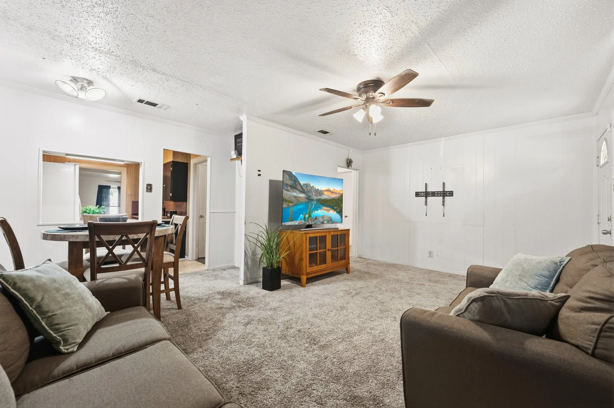 Single Family Residence For Sale in Mc Lennan County , 129 Victory Drive, Beverly Hills, Texas 76711, 3 Bedroom, 2 Bathroom, 2 Garage spaces, 1,168 Sqft, built in 1942, mls#21394586, Real Estate Agent in Beverly Hills, Homes For Sale in Mc Lennan county, Homes For Sale in Beverly Hills, Realtor in Beverly Hills Texas, Real Estate Brokerage Independent Realty Texas, Luminita Cordes Realtor