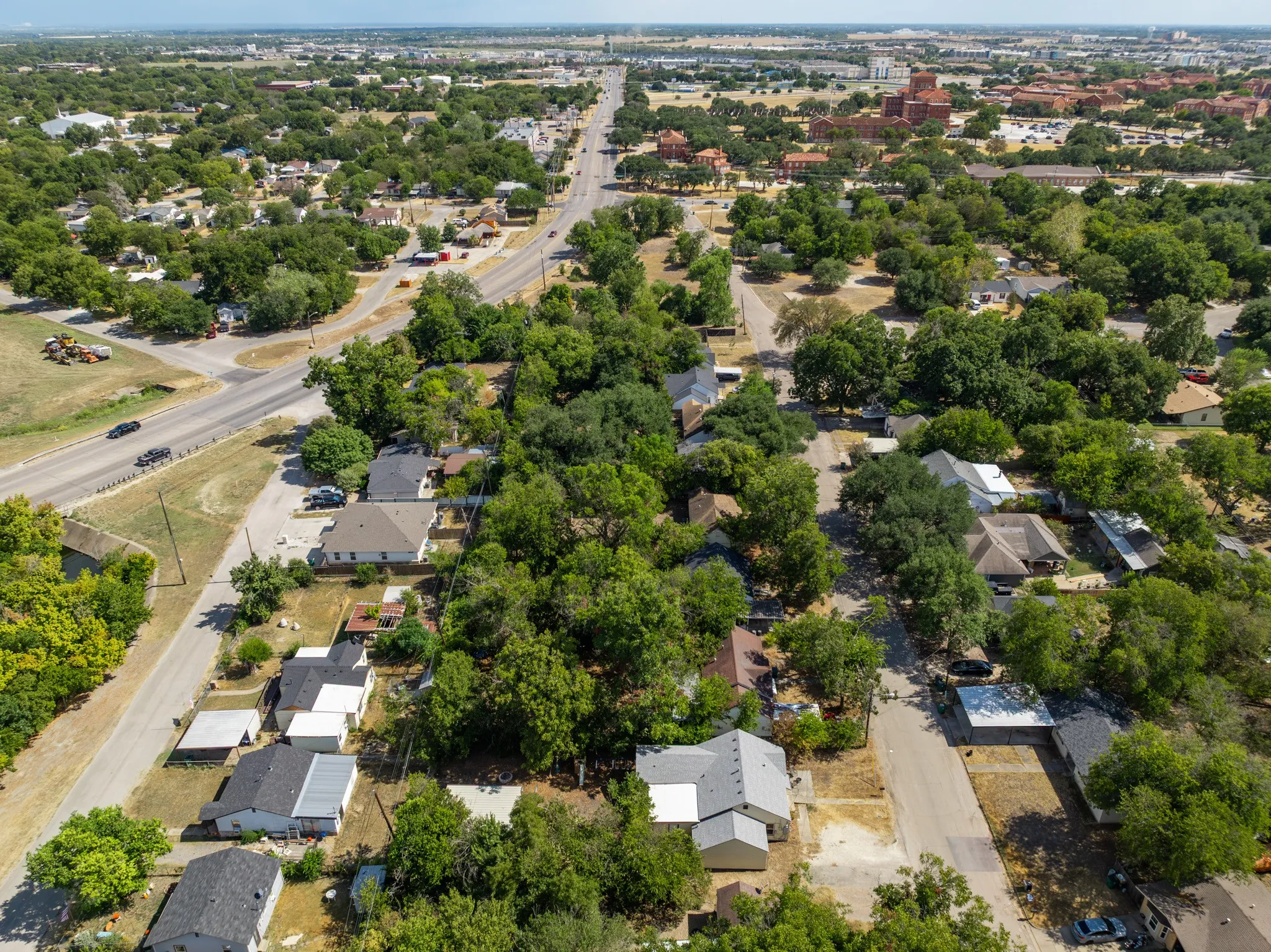 Single Family Residence For Sale in Mc Lennan County , 129 Victory Drive, Beverly Hills, Texas 76711, 3 Bedroom, 2 Bathroom, 2 Garage spaces, 1,168 Sqft, built in 1942, mls#21394586, Real Estate Agent in Beverly Hills, Homes For Sale in Mc Lennan county, Homes For Sale in Beverly Hills, Realtor in Beverly Hills Texas, Real Estate Brokerage Independent Realty Texas, Luminita Cordes Realtor