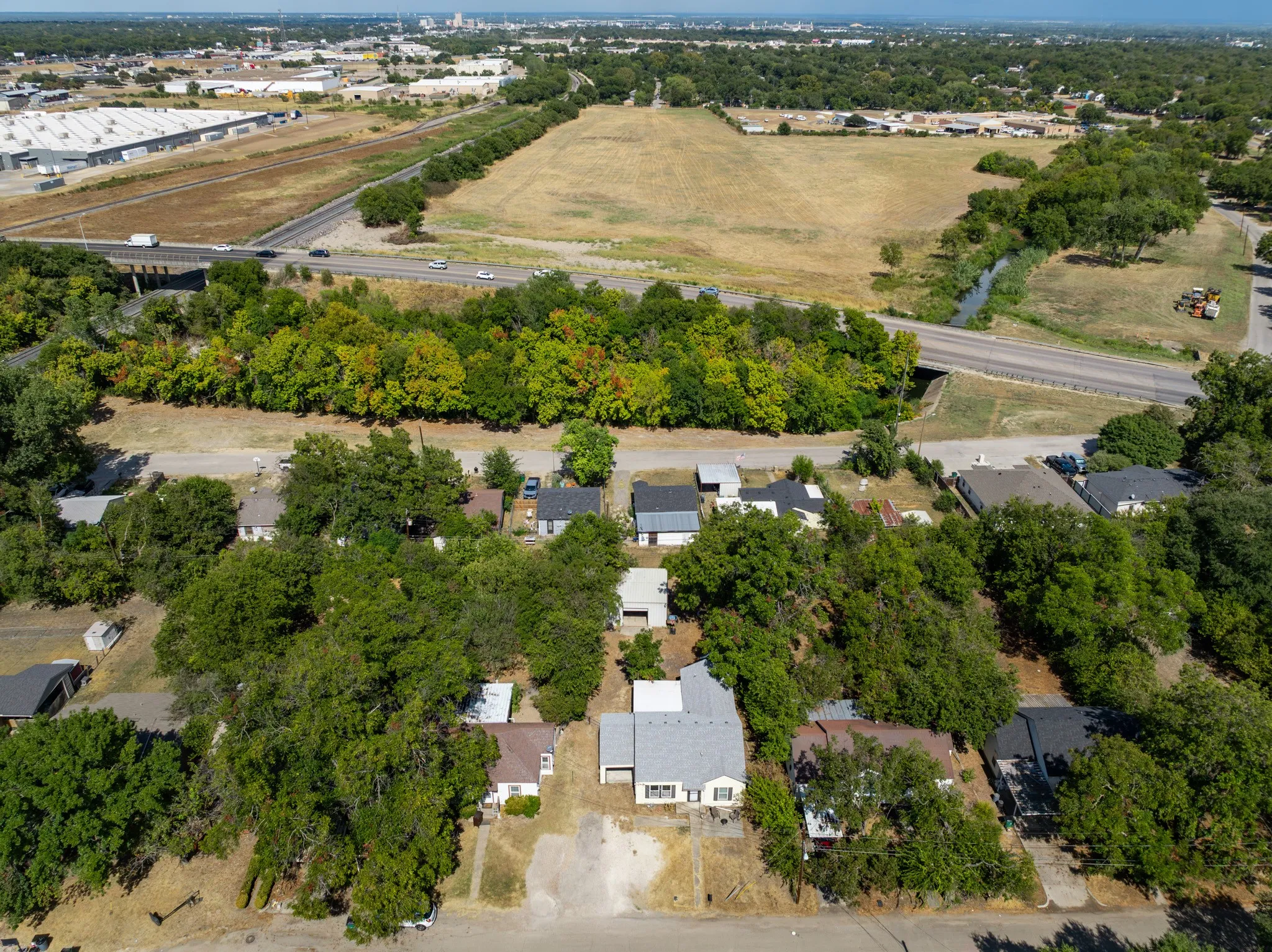 Single Family Residence For Sale in Mc Lennan County , 129 Victory Drive, Beverly Hills, Texas 76711, 3 Bedroom, 2 Bathroom, 2 Garage spaces, 1,168 Sqft, built in 1942, mls#21394586, Real Estate Agent in Beverly Hills, Homes For Sale in Mc Lennan county, Homes For Sale in Beverly Hills, Realtor in Beverly Hills Texas, Real Estate Brokerage Independent Realty Texas, Luminita Cordes Realtor