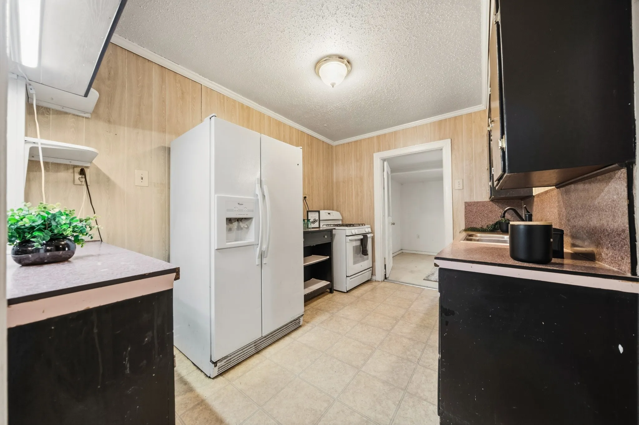 Single Family Residence For Sale in Mc Lennan County , 129 Victory Drive, Beverly Hills, Texas 76711, 3 Bedroom, 2 Bathroom, 2 Garage spaces, 1,168 Sqft, built in 1942, mls#21394586, Real Estate Agent in Beverly Hills, Homes For Sale in Mc Lennan county, Homes For Sale in Beverly Hills, Realtor in Beverly Hills Texas, Real Estate Brokerage Independent Realty Texas, Luminita Cordes Realtor
