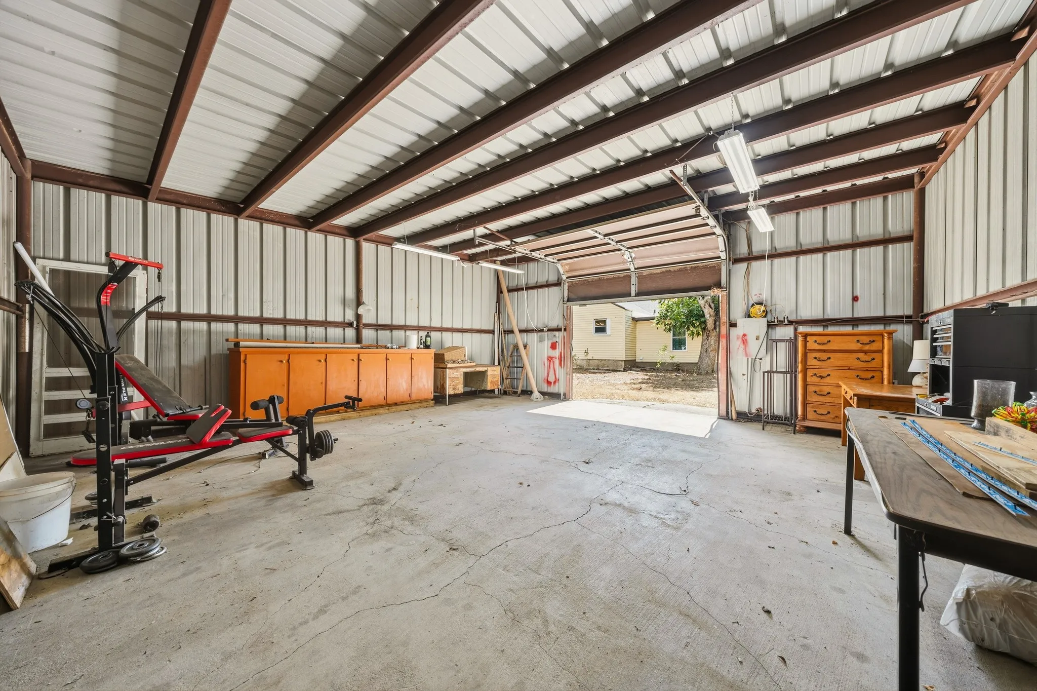 Single Family Residence For Sale in Mc Lennan County , 129 Victory Drive, Beverly Hills, Texas 76711, 3 Bedroom, 2 Bathroom, 2 Garage spaces, 1,168 Sqft, built in 1942, mls#21394586, Real Estate Agent in Beverly Hills, Homes For Sale in Mc Lennan county, Homes For Sale in Beverly Hills, Realtor in Beverly Hills Texas, Real Estate Brokerage Independent Realty Texas, Luminita Cordes Realtor