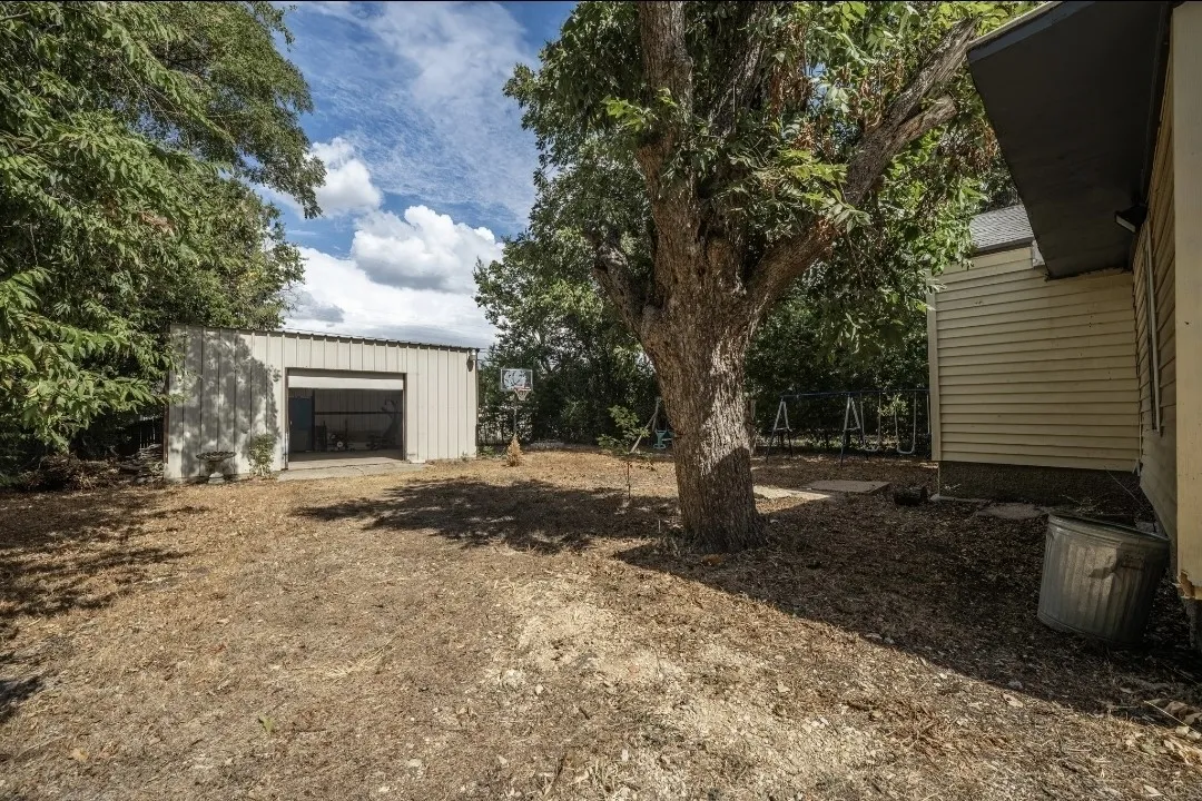 Single Family Residence For Sale in Mc Lennan County , 129 Victory Drive, Beverly Hills, Texas 76711, 3 Bedroom, 2 Bathroom, 2 Garage spaces, 1,168 Sqft, built in 1942, mls#21394586, Real Estate Agent in Beverly Hills, Homes For Sale in Mc Lennan county, Homes For Sale in Beverly Hills, Realtor in Beverly Hills Texas, Real Estate Brokerage Independent Realty Texas, Luminita Cordes Realtor